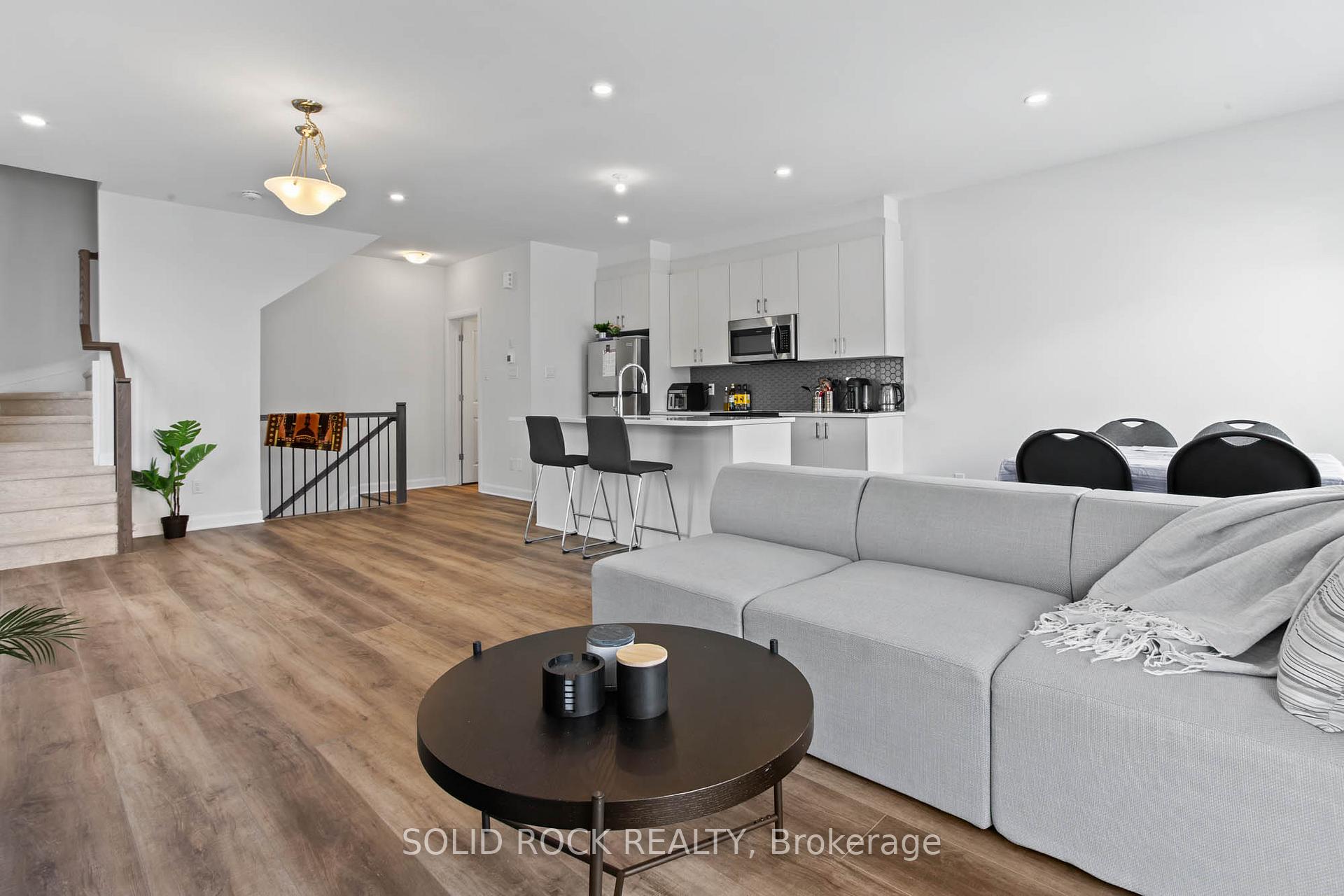 Photo 10 of 810 Glissade Grove, Ottawa, Avalon West — HOMEH