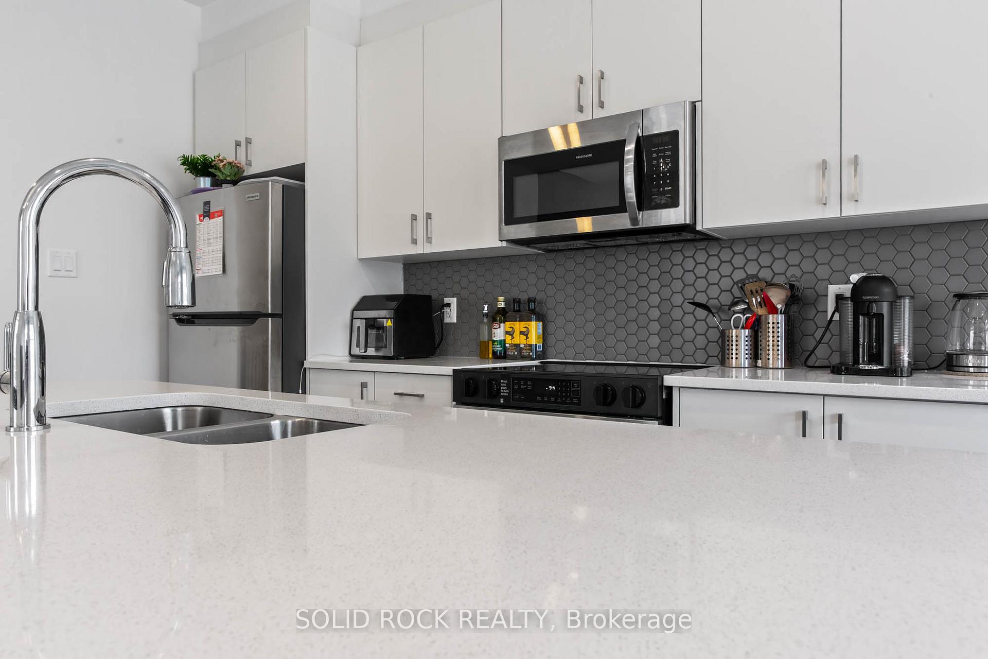 Photo 14 of 810 Glissade Grove, Ottawa, Avalon West — HOMEH