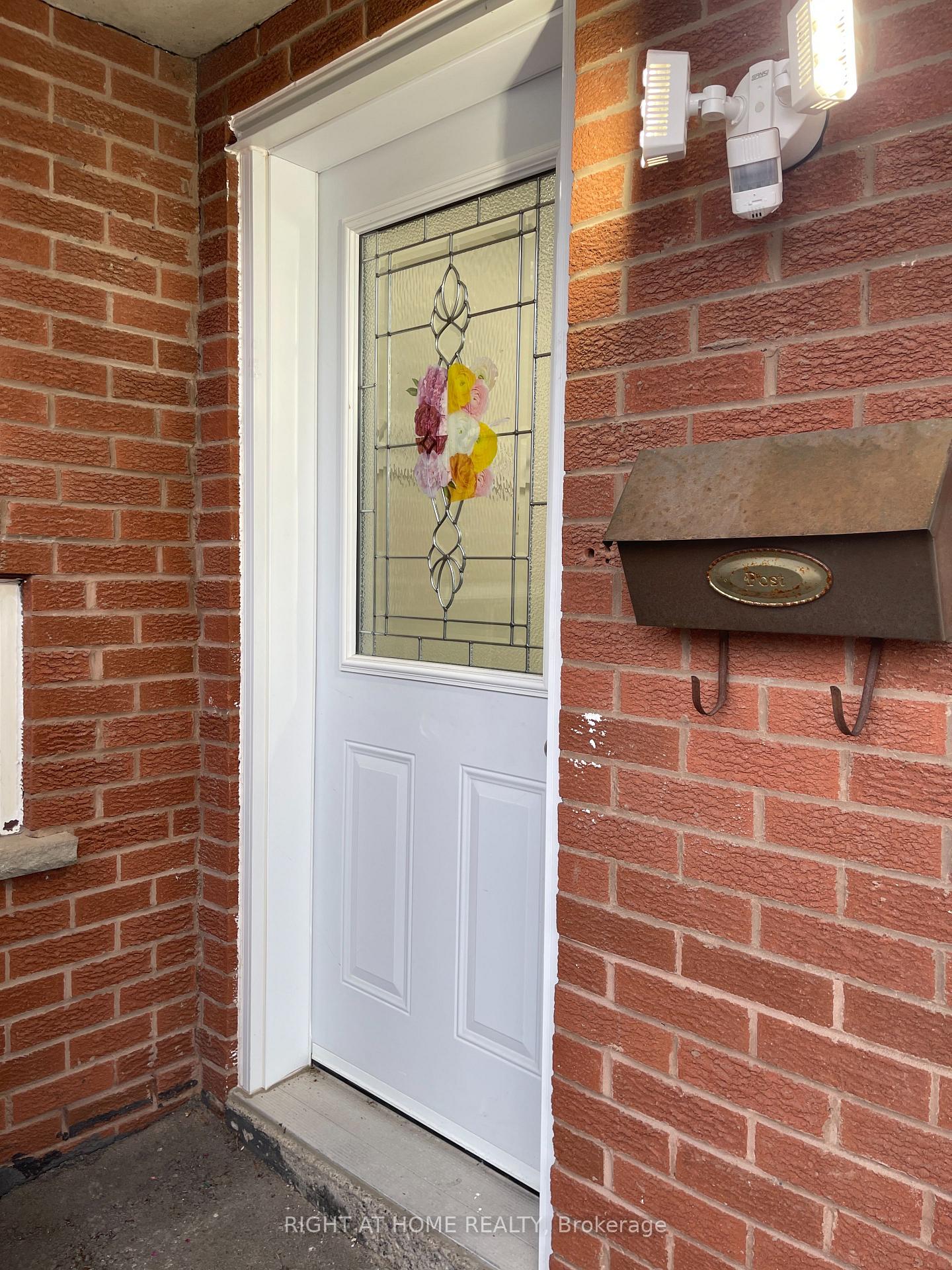 Photo 4 of Unit Lower, 4128 Dursley Crescent, Mississauga, Rathwood — HOMEH