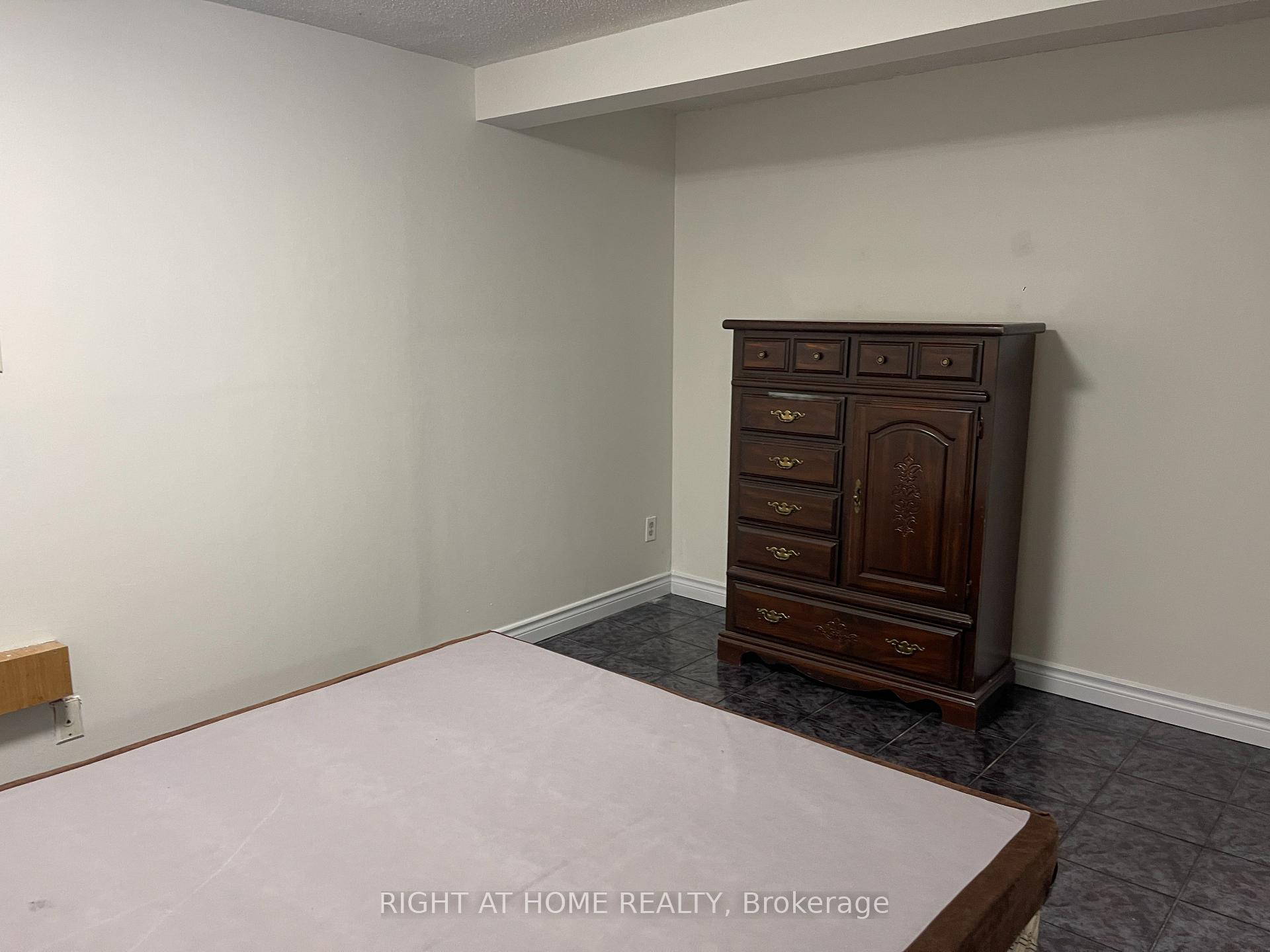 Photo 7 of Unit Lower, 4128 Dursley Crescent, Mississauga, Rathwood — HOMEH