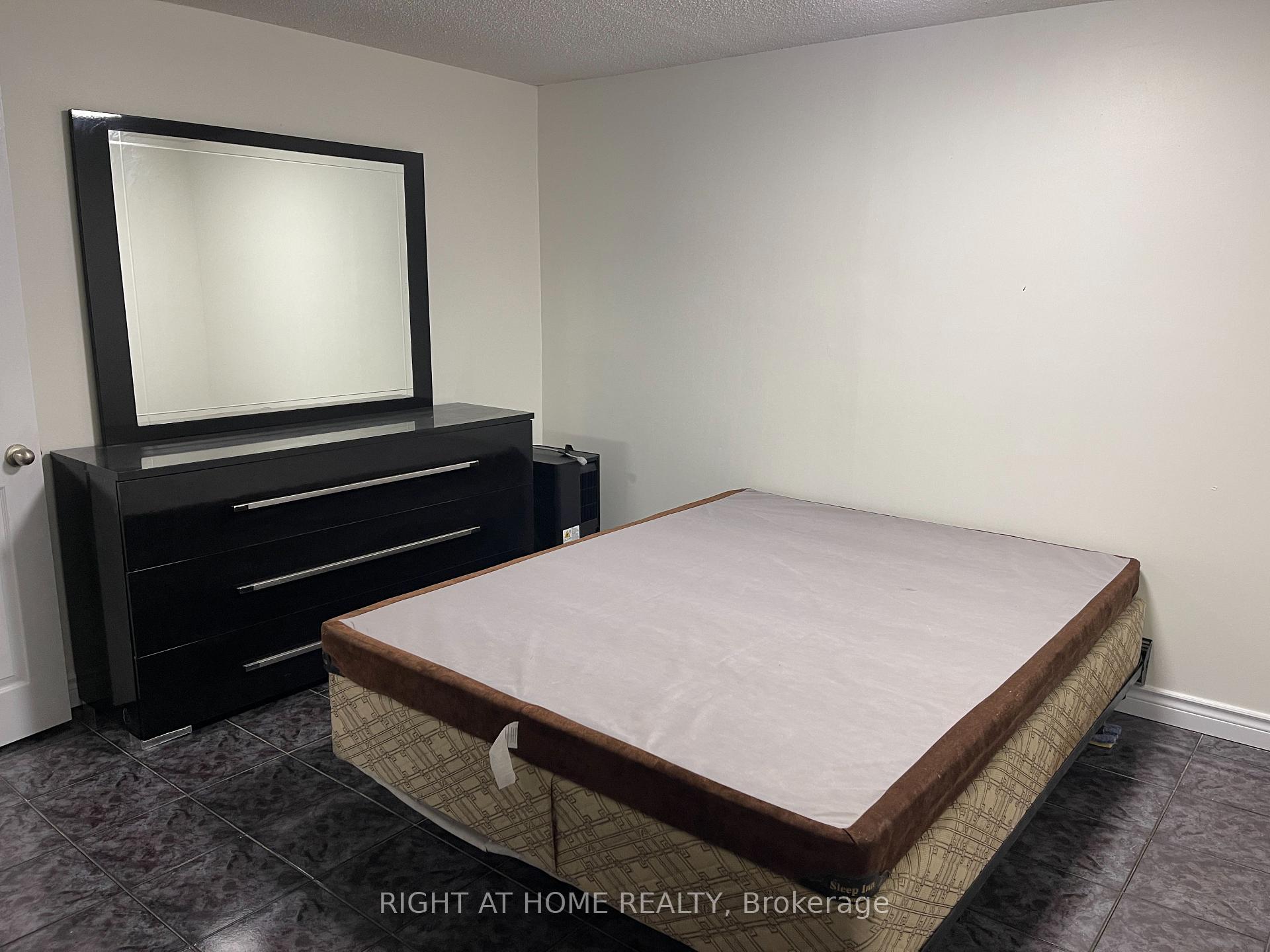 Photo 11 of Unit Lower, 4128 Dursley Crescent, Mississauga, Rathwood — HOMEH