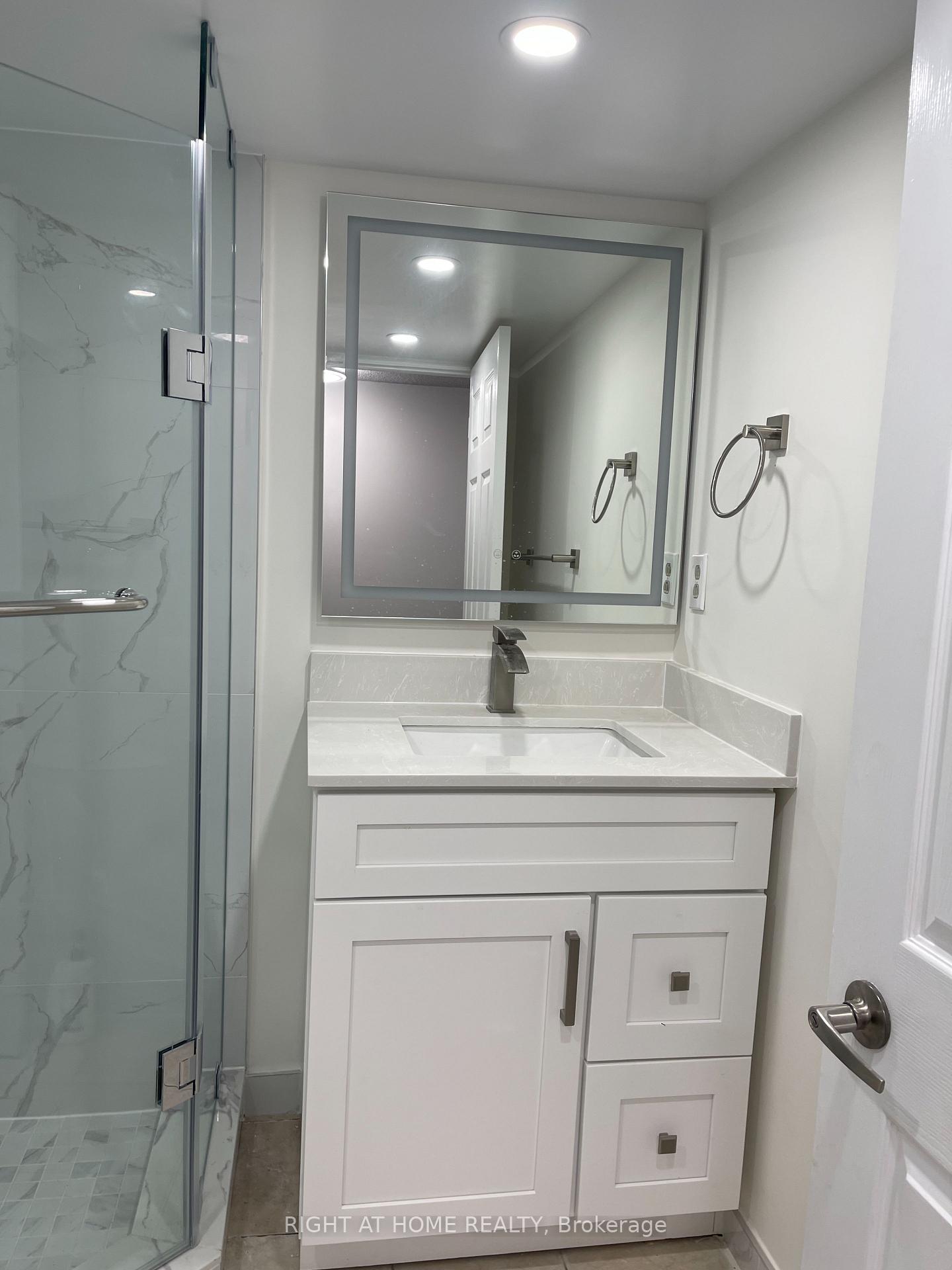 Photo 3 of Unit Lower, 4128 Dursley Crescent, Mississauga, Rathwood — HOMEH