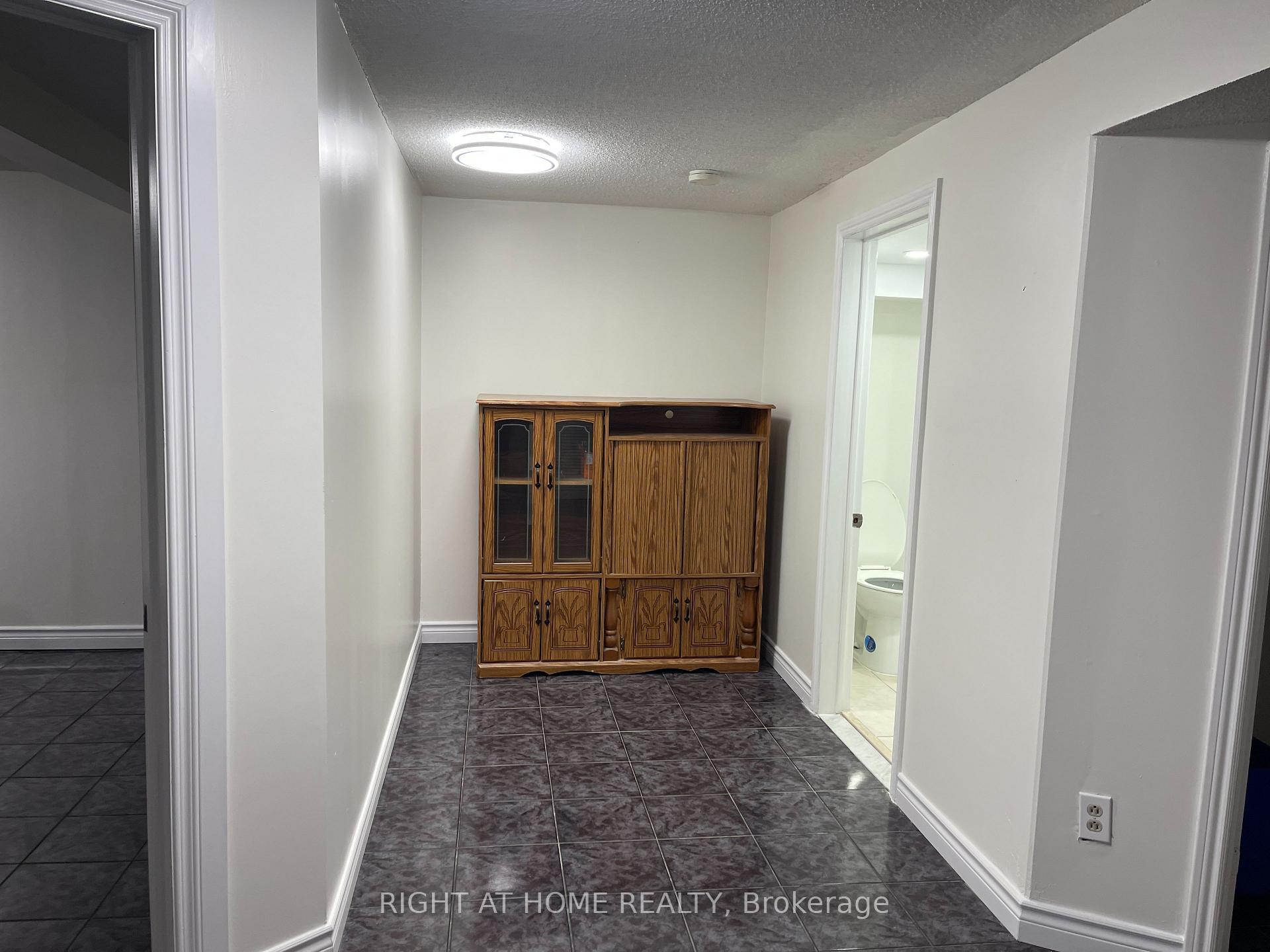 Photo 10 of Unit Lower, 4128 Dursley Crescent, Mississauga, Rathwood — HOMEH