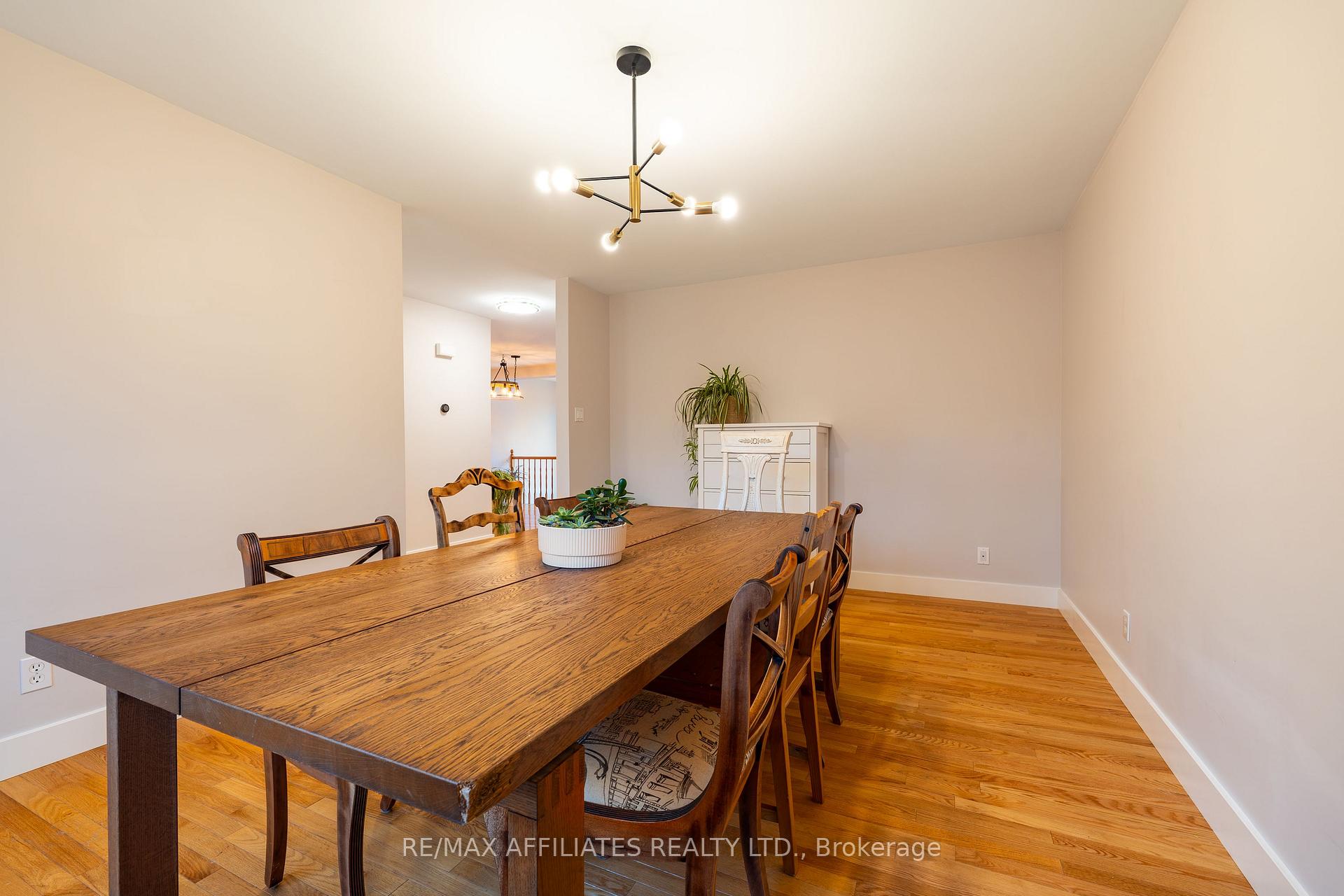Photo 5 of 1687 Tache Way, Ottawa, Fallingbrook/Pineridge — HOMEH