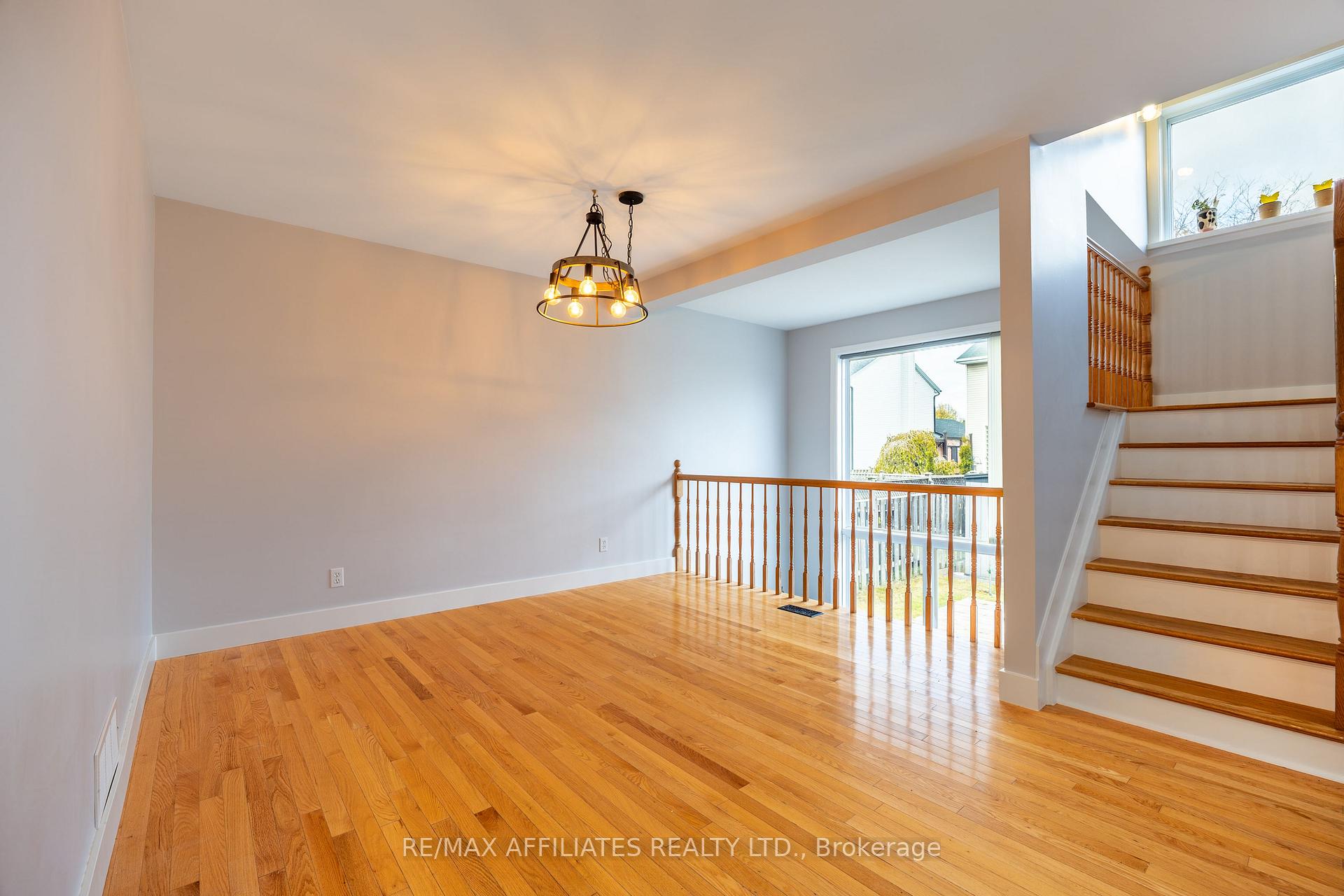 Photo 8 of 1687 Tache Way, Ottawa, Fallingbrook/Pineridge — HOMEH