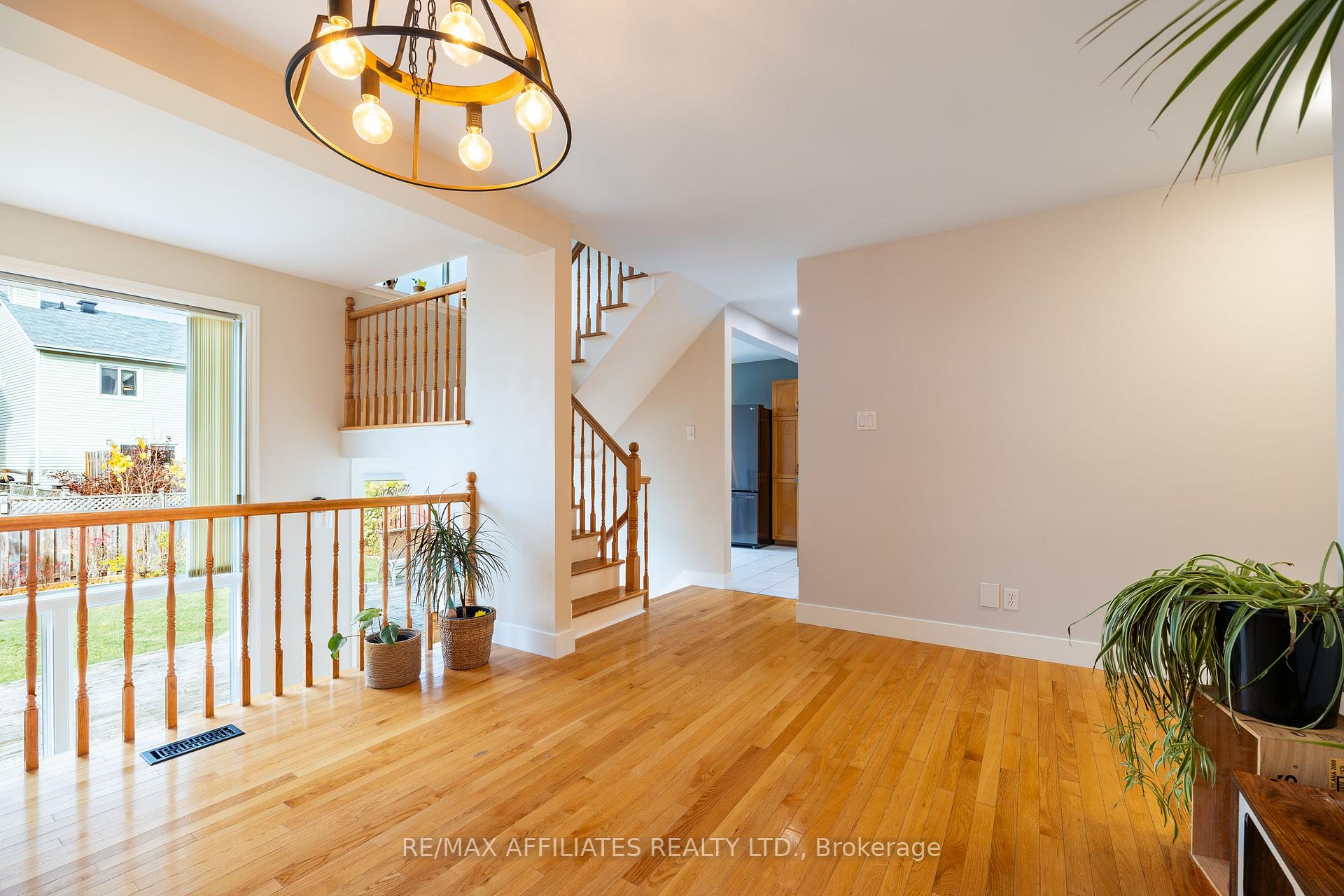 Photo 9 of 1687 Tache Way, Ottawa, Fallingbrook/Pineridge — HOMEH