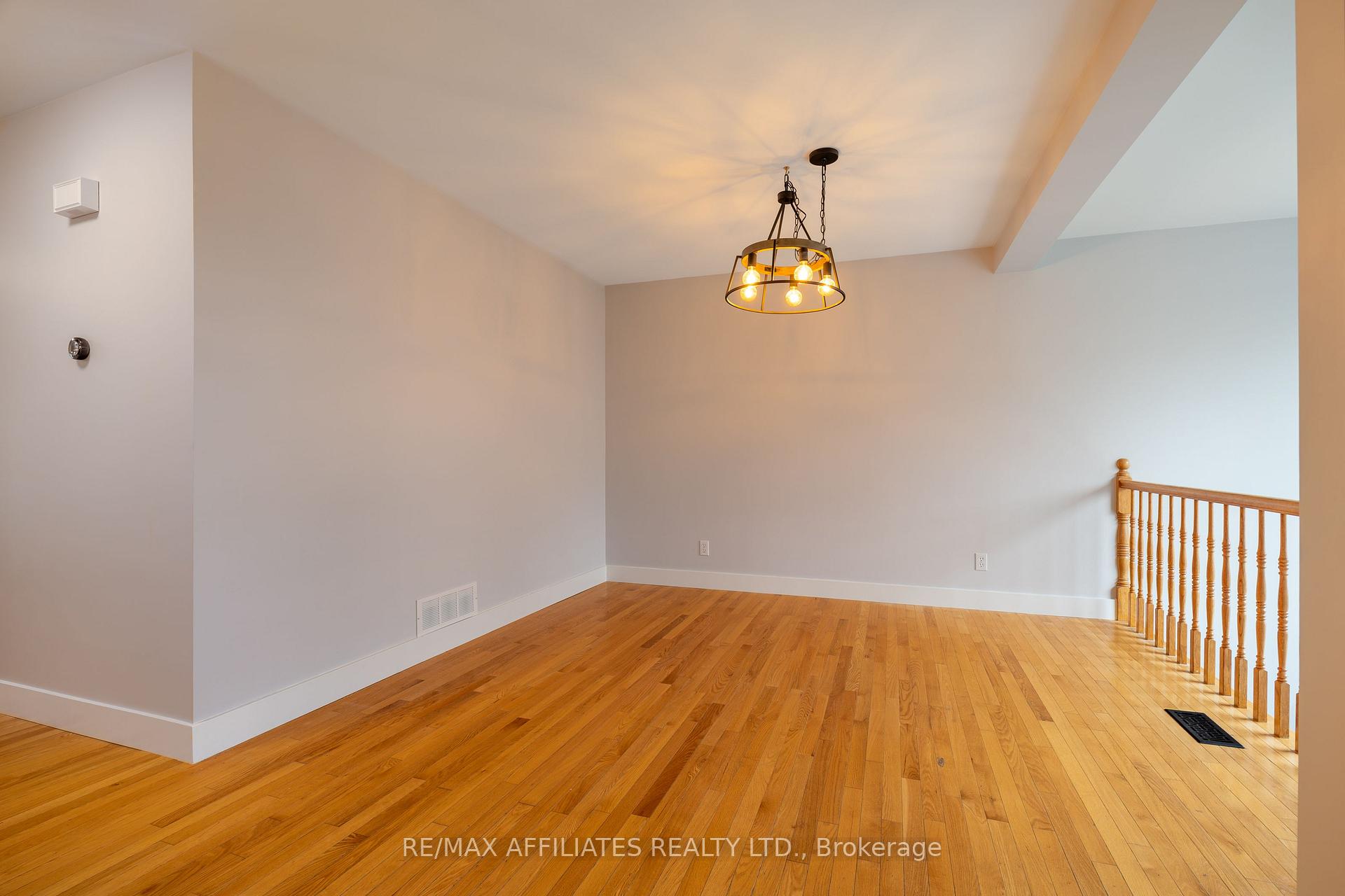 Photo 10 of 1687 Tache Way, Ottawa, Fallingbrook/Pineridge — HOMEH