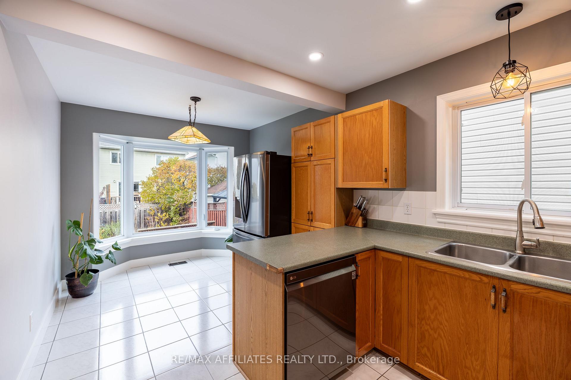 Photo 15 of 1687 Tache Way, Ottawa, Fallingbrook/Pineridge — HOMEH
