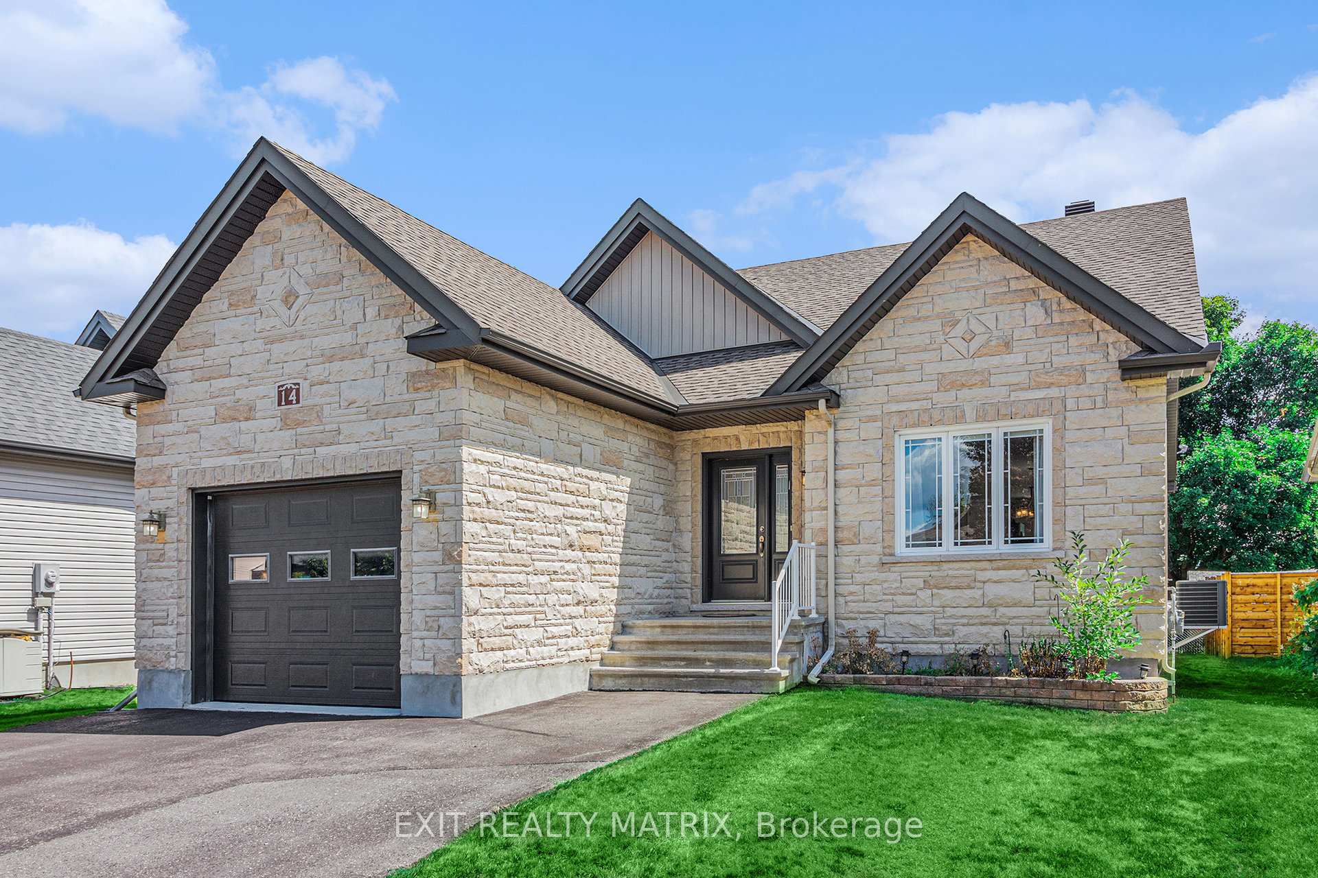 Photo 1 of 14 Provost Street, North Stormont, North Stormont (Finch) Twp — HOMEH