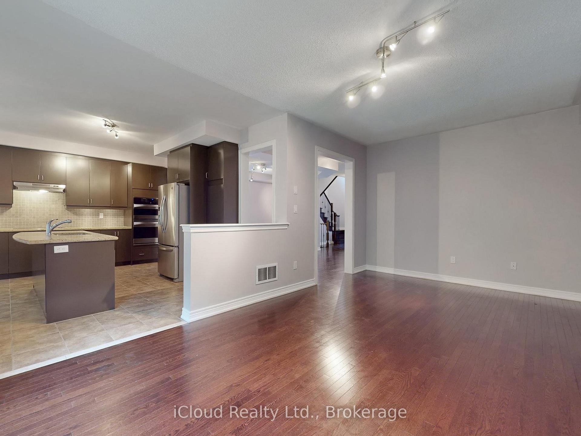 Photo 4 of 1292 Mccron Crescent E, Newmarket, Stonehaven-Wyndham — HOMEH