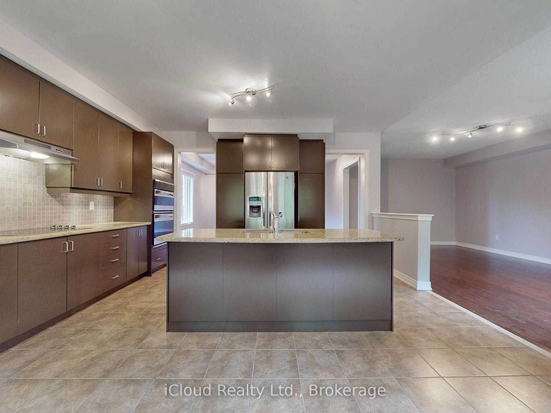 Photo 5 of 1292 Mccron Crescent E, Newmarket, Stonehaven-Wyndham — HOMEH