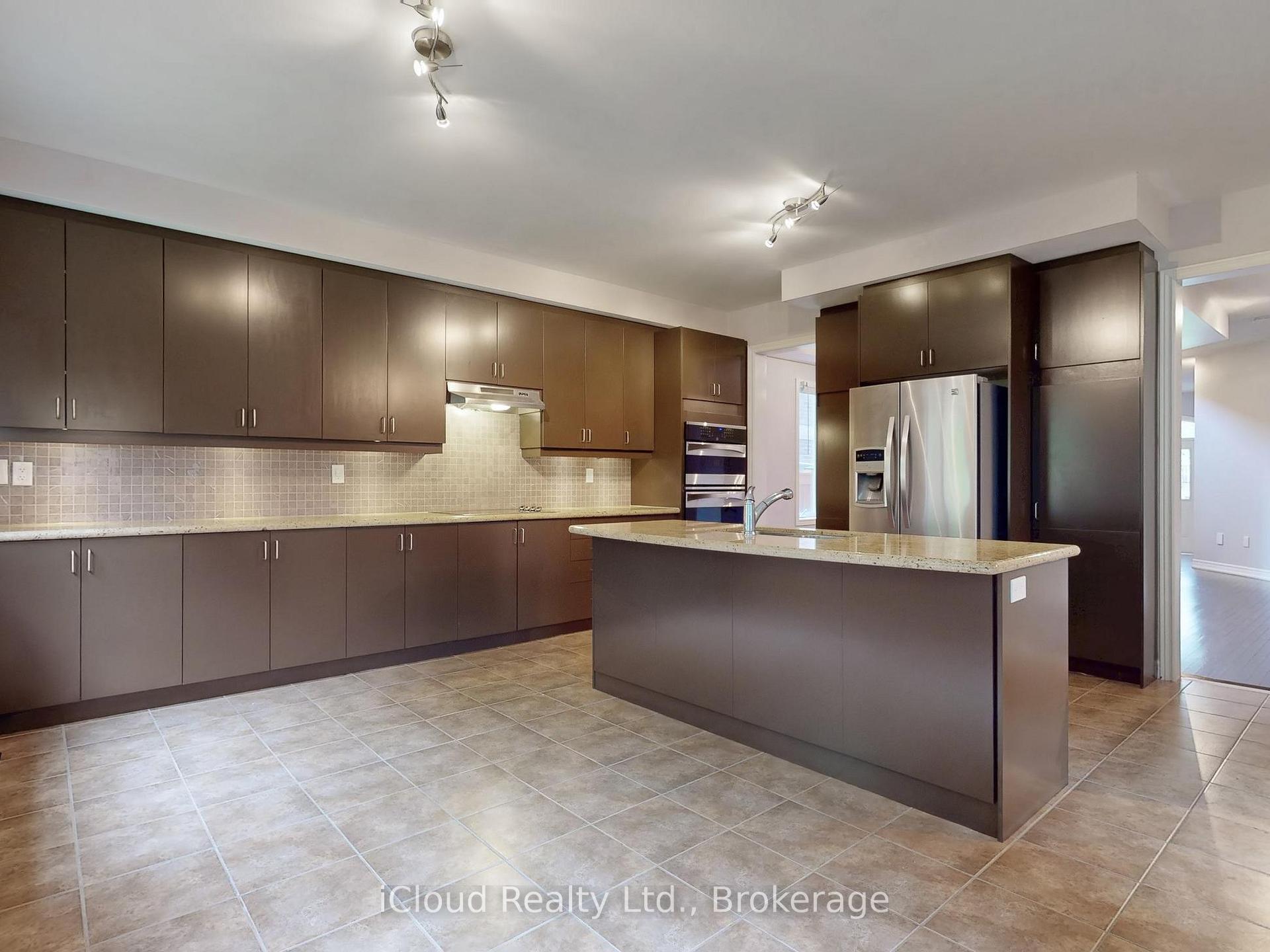 Photo 6 of 1292 Mccron Crescent E, Newmarket, Stonehaven-Wyndham — HOMEH
