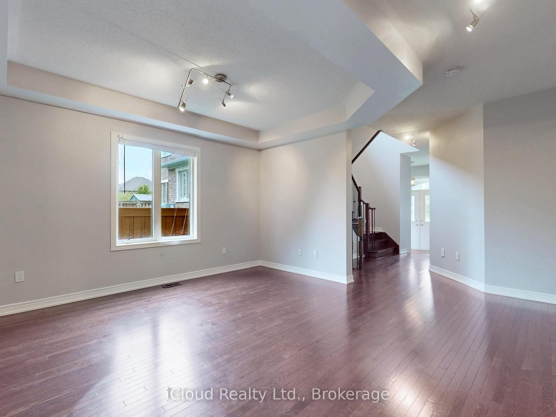 Photo 15 of 1292 Mccron Crescent E, Newmarket, Stonehaven-Wyndham — HOMEH