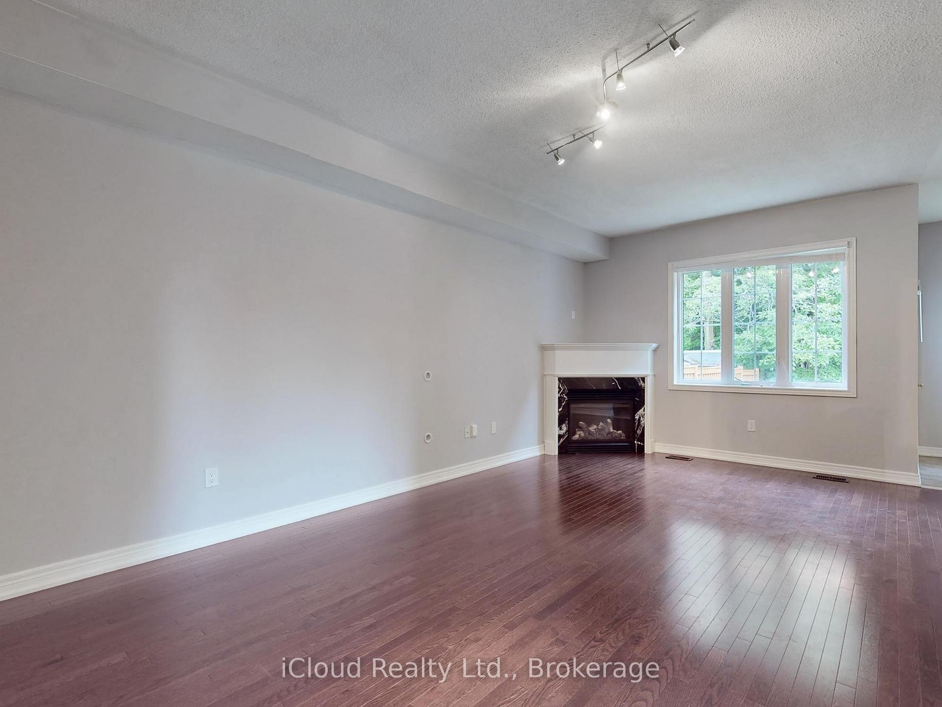 Photo 17 of 1292 Mccron Crescent E, Newmarket, Stonehaven-Wyndham — HOMEH
