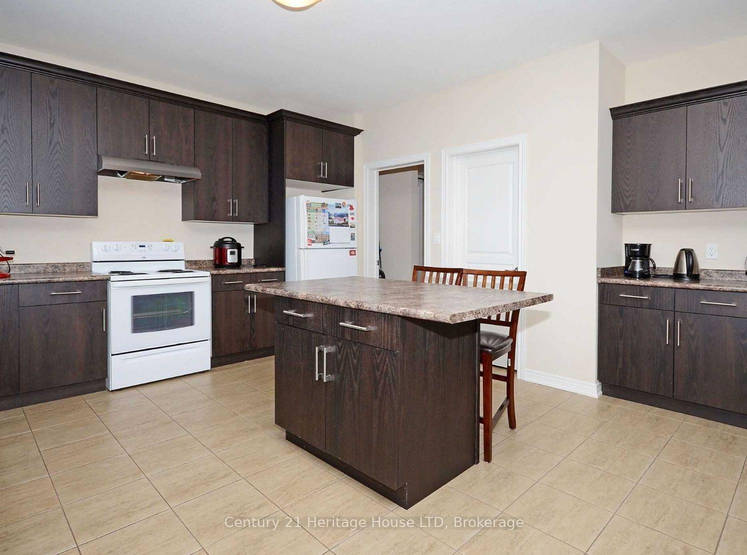 Photo 12 of 55 Bergenstein Crescent, Pelham, Fonthill — HOMEH