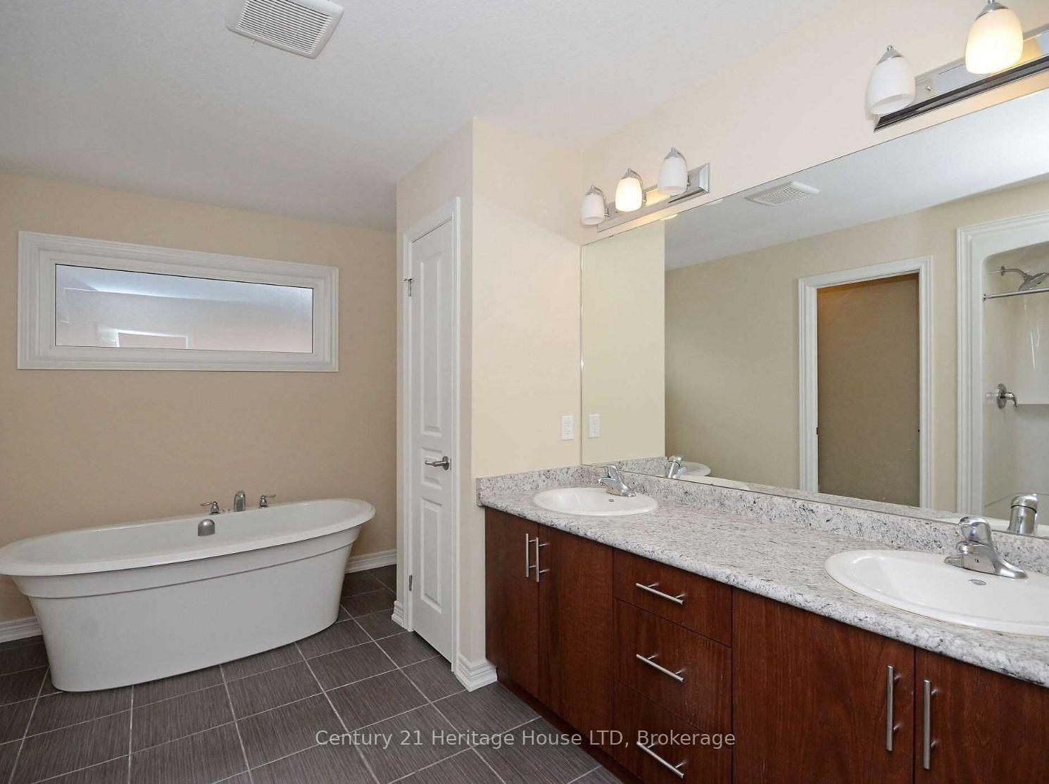 Photo 24 of 55 Bergenstein Crescent, Pelham, Fonthill — HOMEH