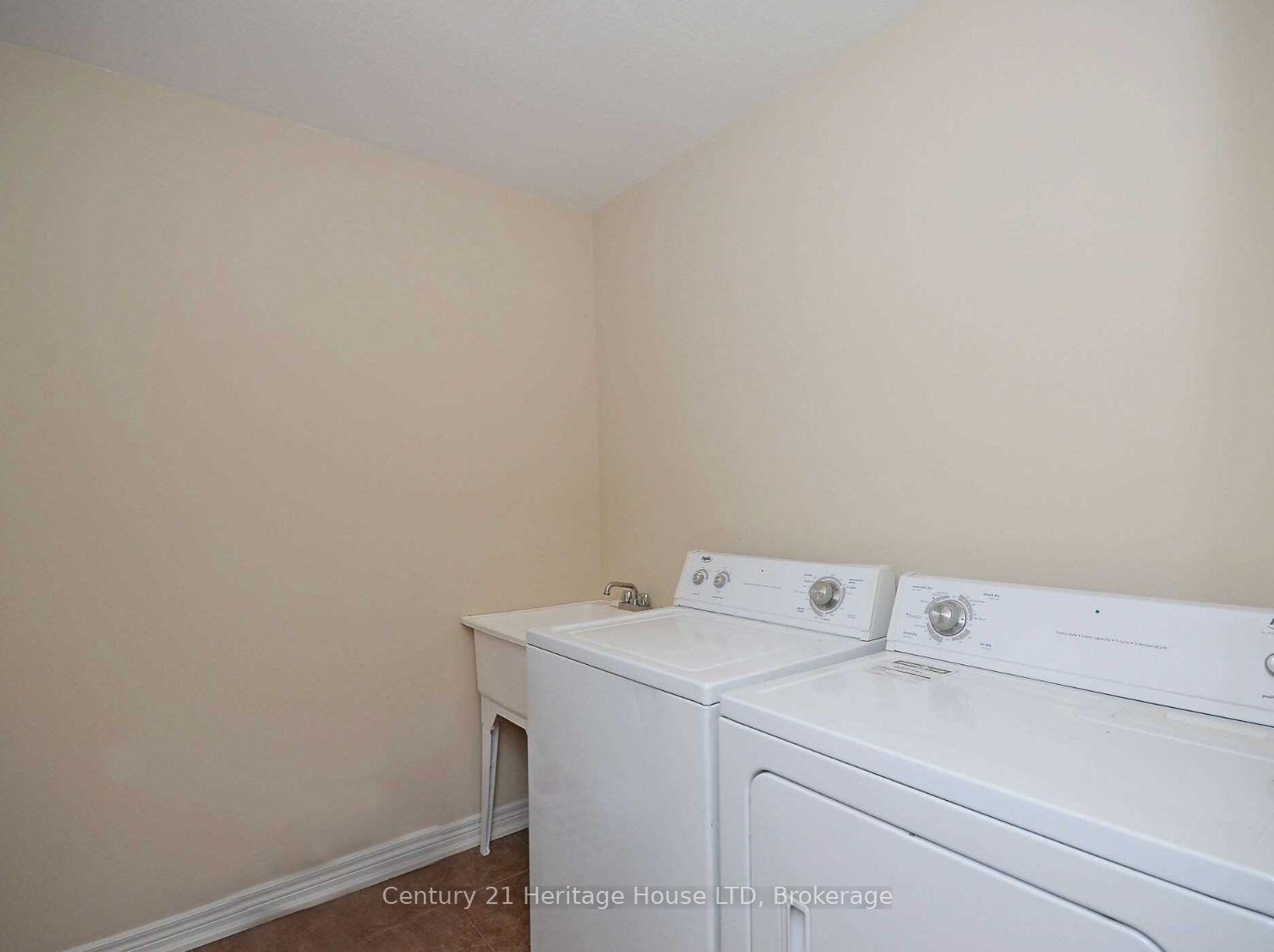Photo 25 of 55 Bergenstein Crescent, Pelham, Fonthill — HOMEH