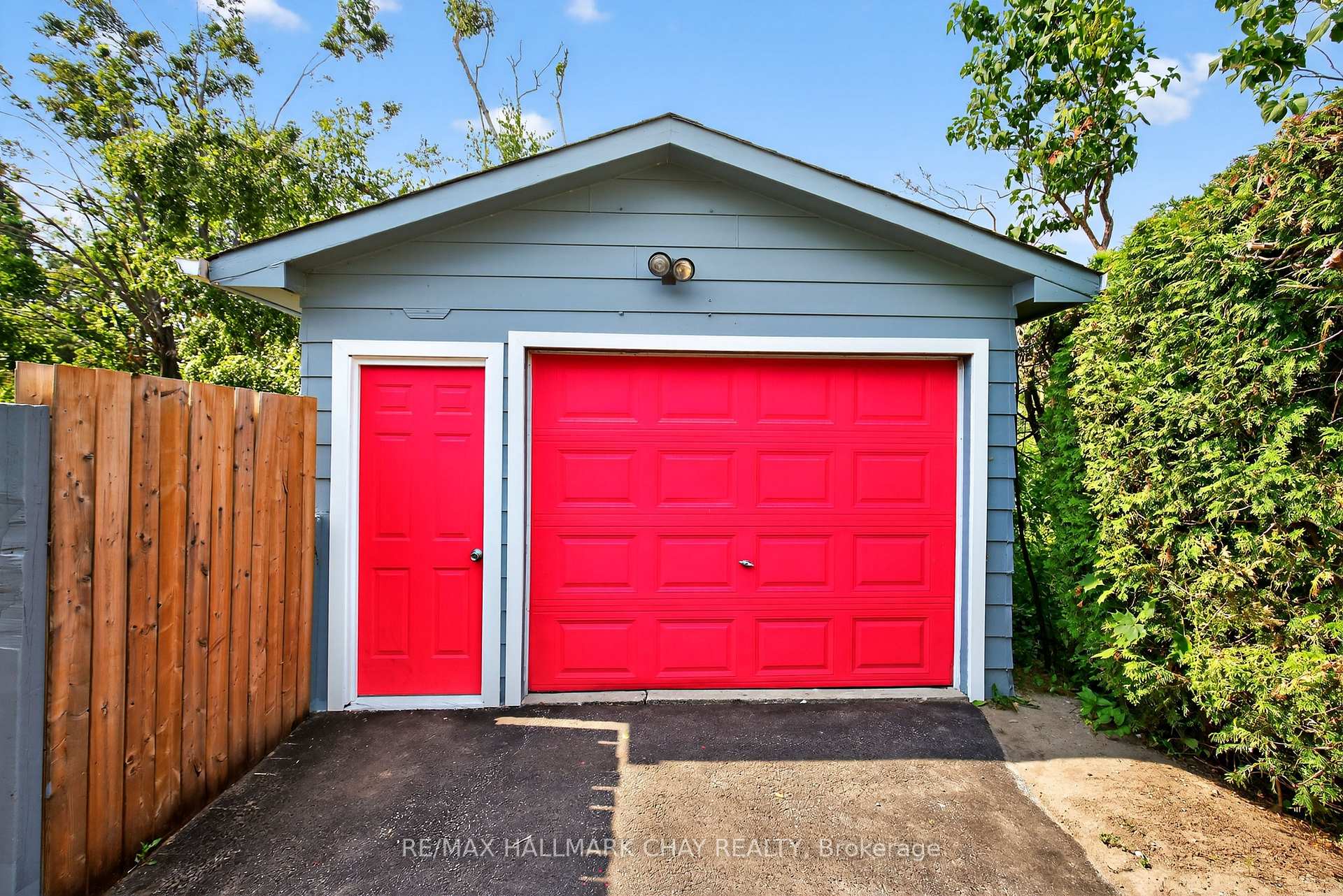 Photo 4 of 410 Arthur Street, Orillia — HOMEH