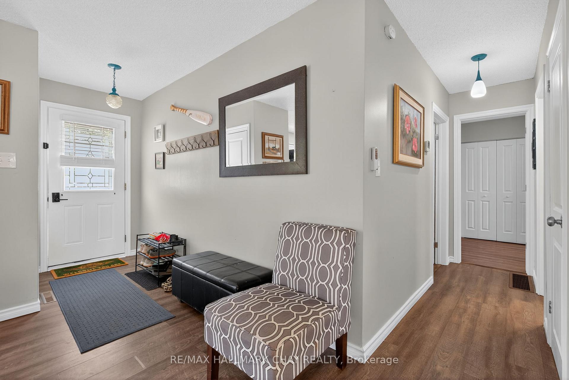 Photo 10 of 410 Arthur Street, Orillia — HOMEH