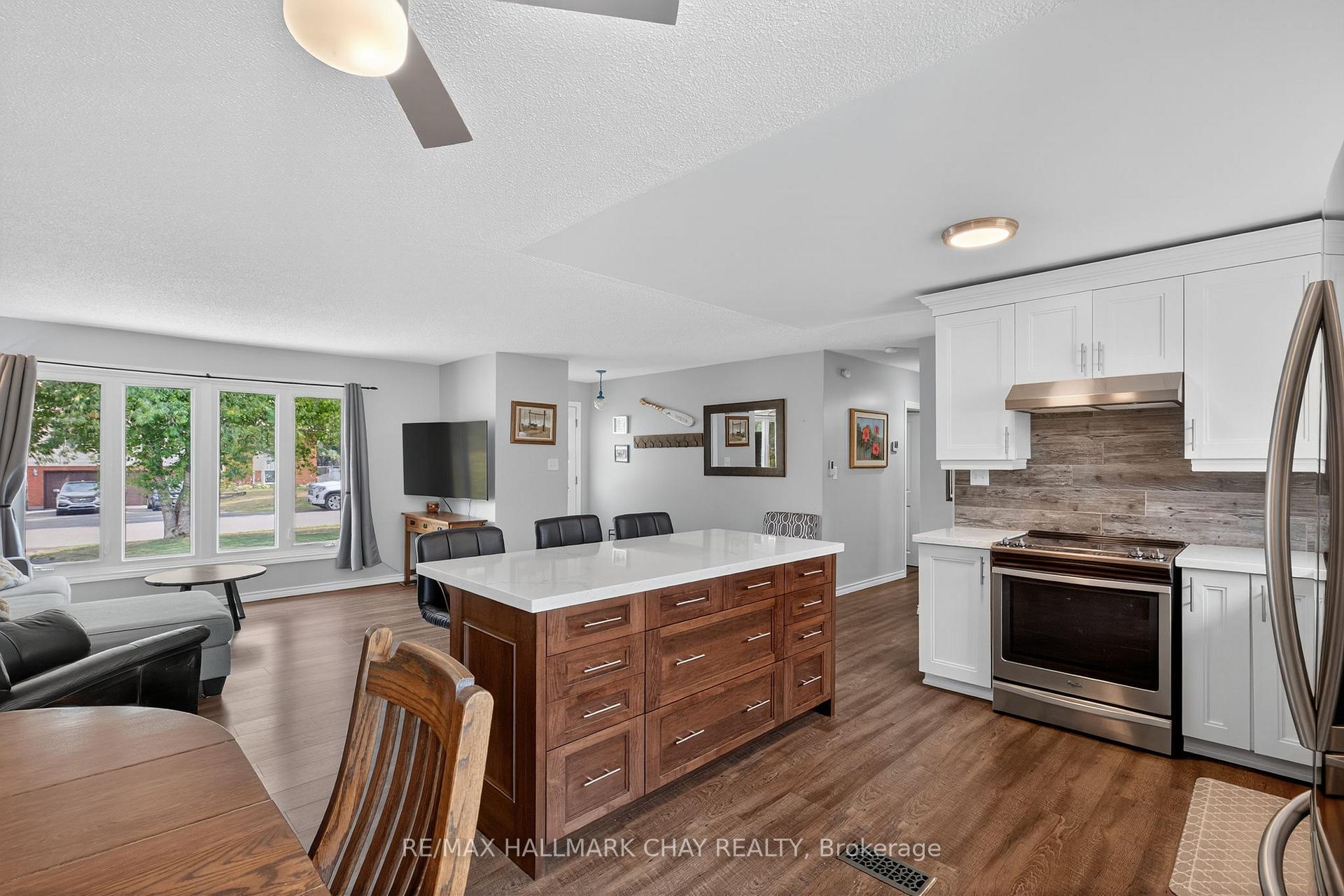 Photo 15 of 410 Arthur Street, Orillia — HOMEH