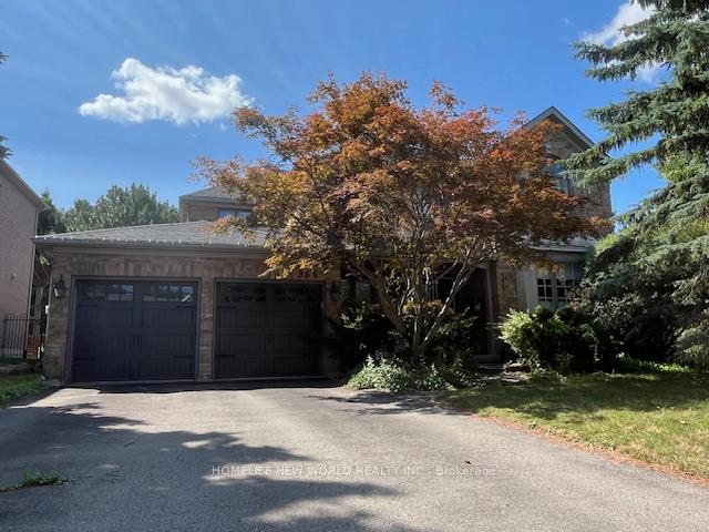 Front of 966 Northern Prospect Crescent