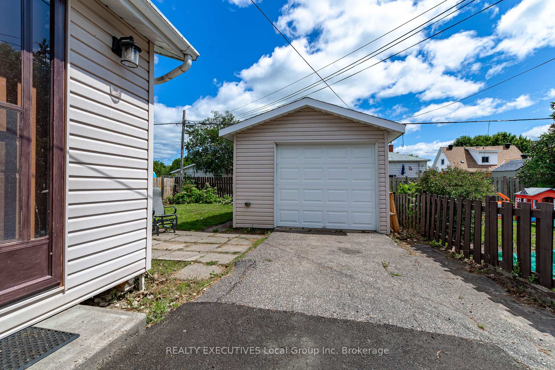 Photo 3 of 48 Lee Avenue, North Bay, Ferris — HOMEH