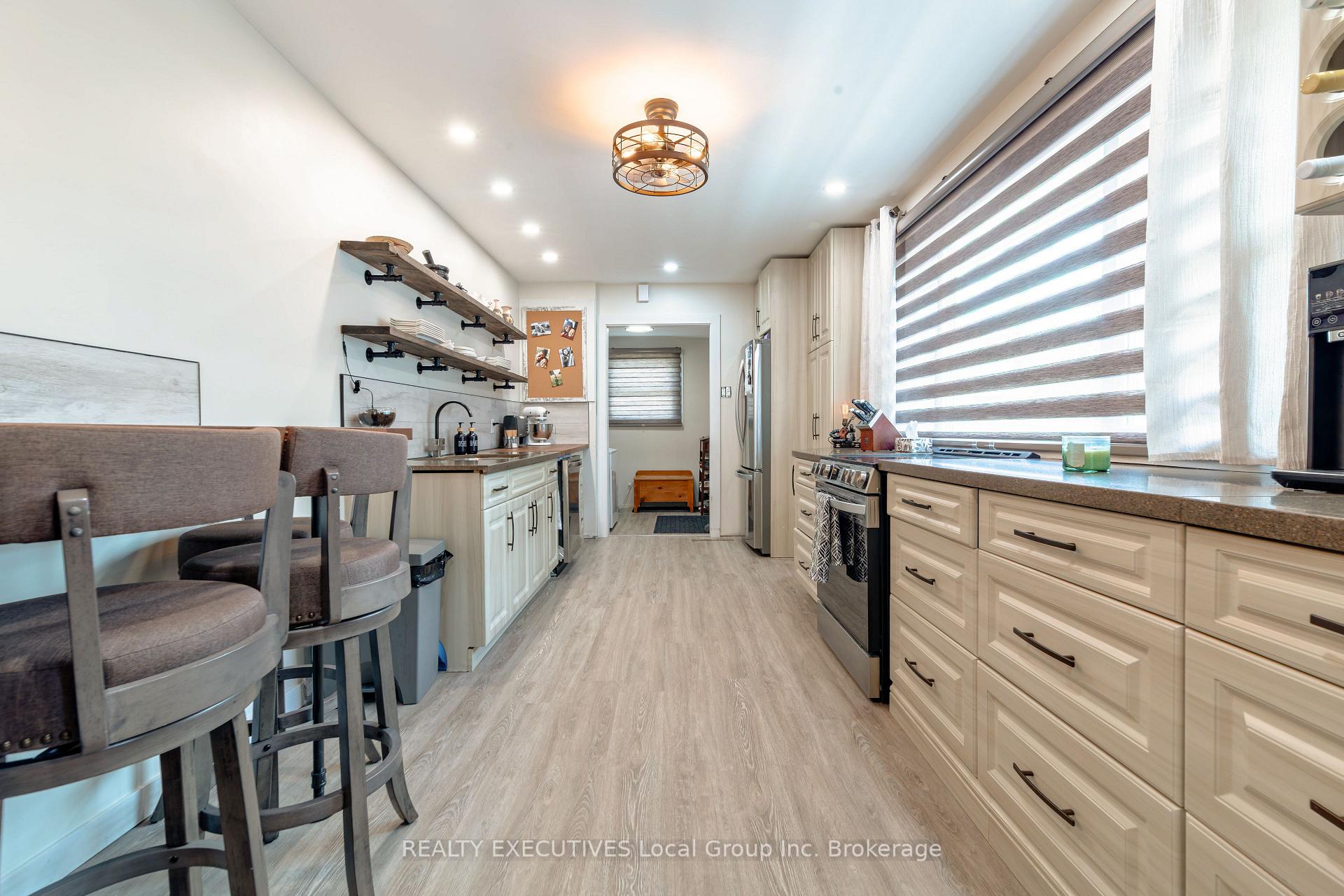 Photo 5 of 48 Lee Avenue, North Bay, Ferris — HOMEH
