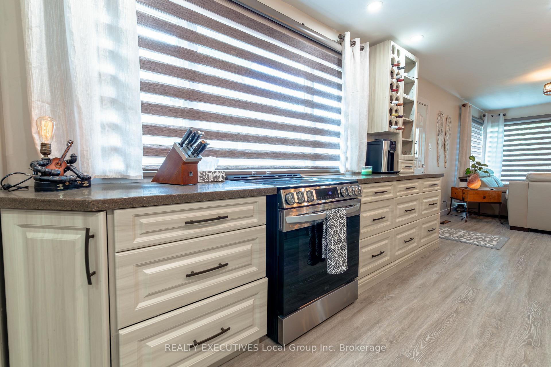 Photo 6 of 48 Lee Avenue, North Bay, Ferris — HOMEH