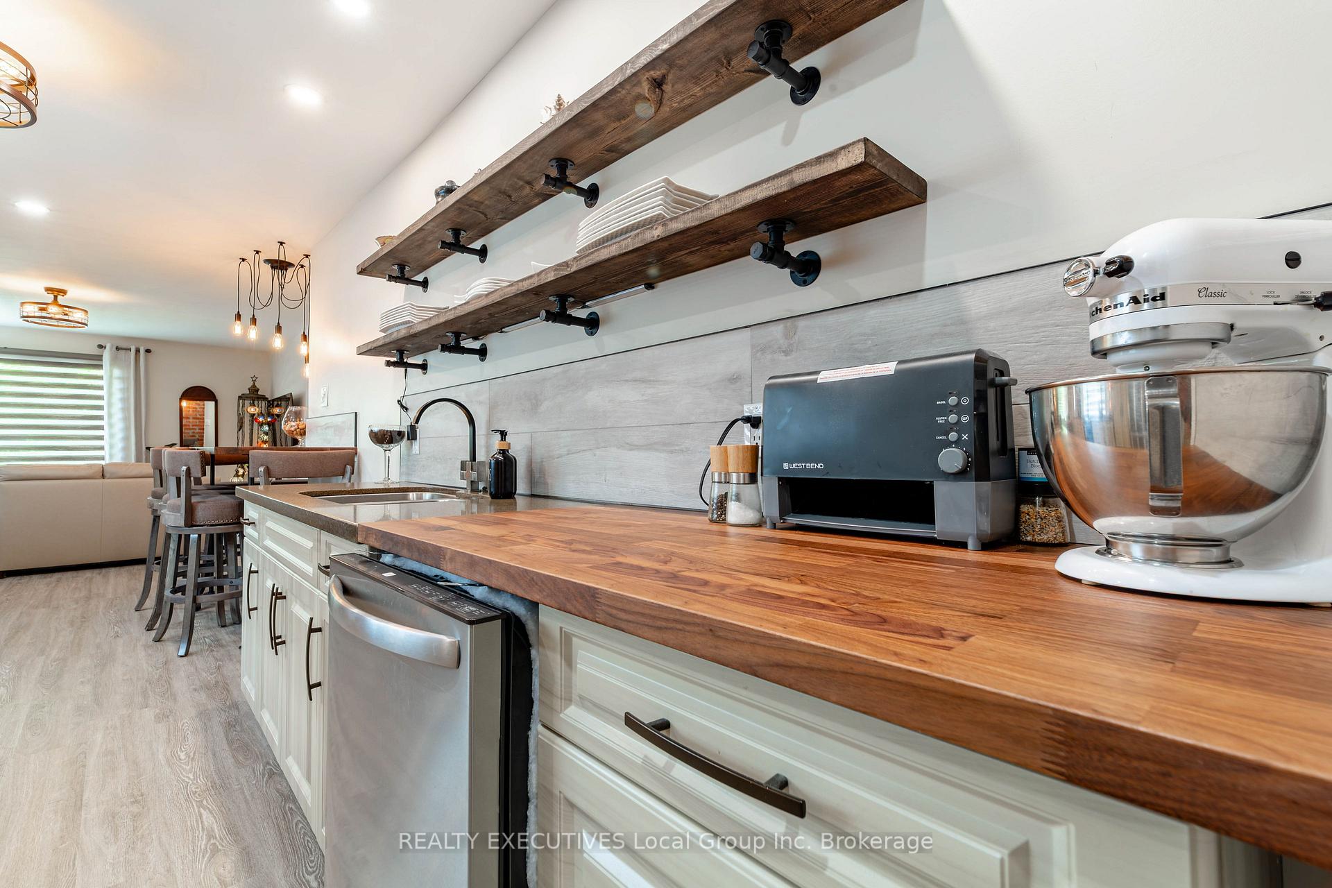 Photo 8 of 48 Lee Avenue, North Bay, Ferris — HOMEH