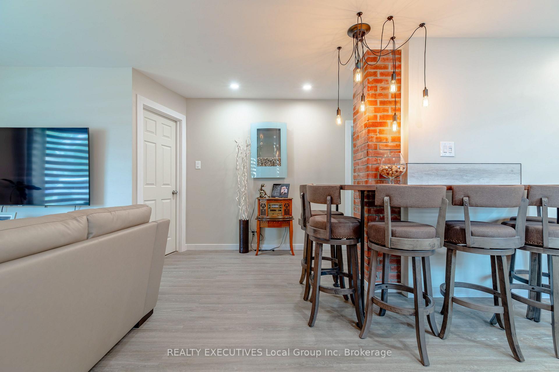 Photo 20 of 48 Lee Avenue, North Bay, Ferris — HOMEH