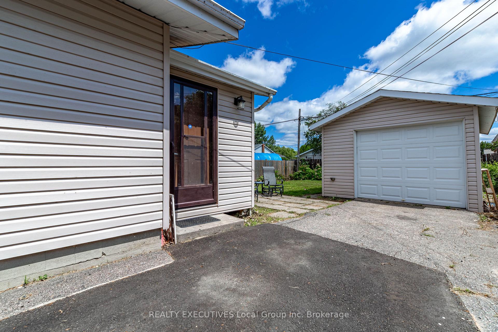 Photo 23 of 48 Lee Avenue, North Bay, Ferris — HOMEH