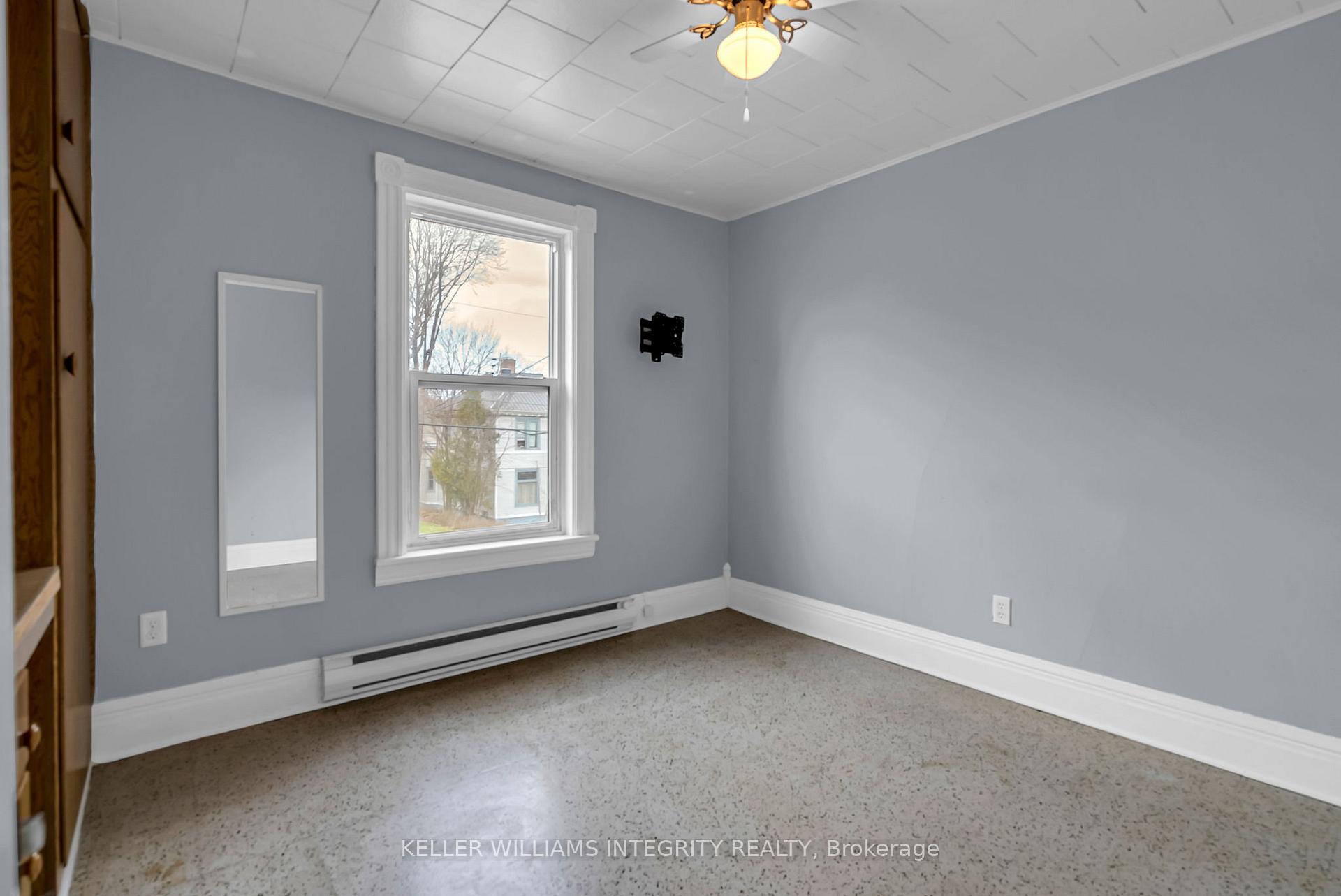 Photo 5 of 42 Kenyon Street E, North Glengarry, Alexandria — HOMEH