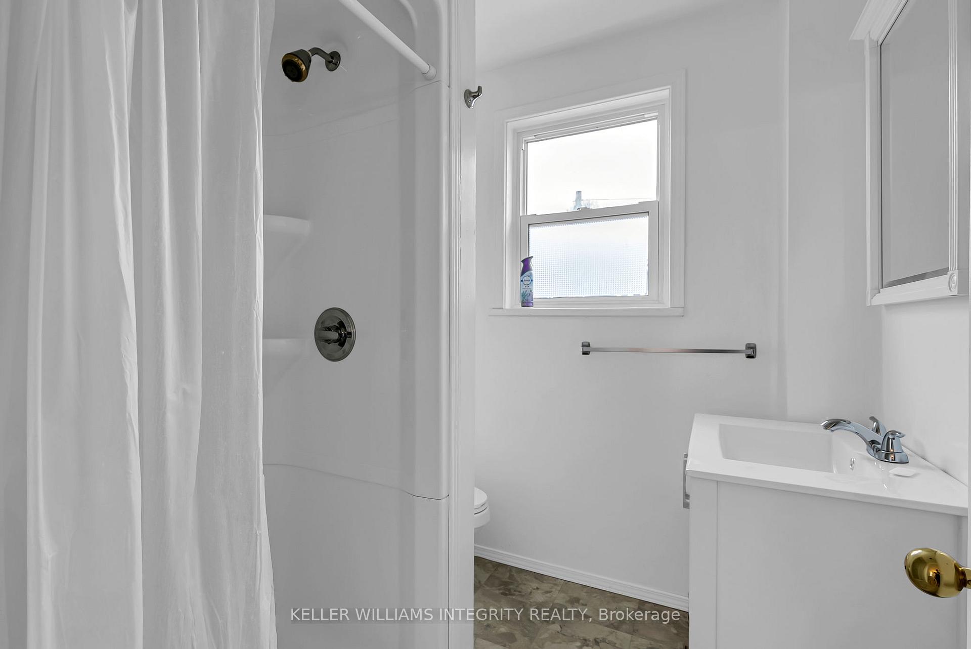 Photo 7 of 42 Kenyon Street E, North Glengarry, Alexandria — HOMEH