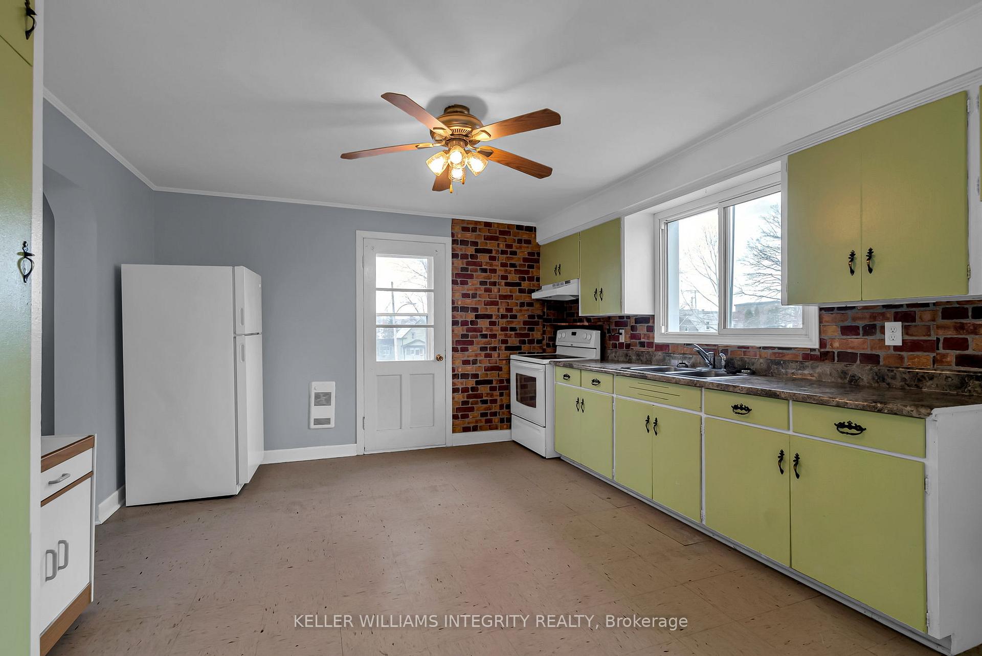 Photo 8 of 42 Kenyon Street E, North Glengarry, Alexandria — HOMEH