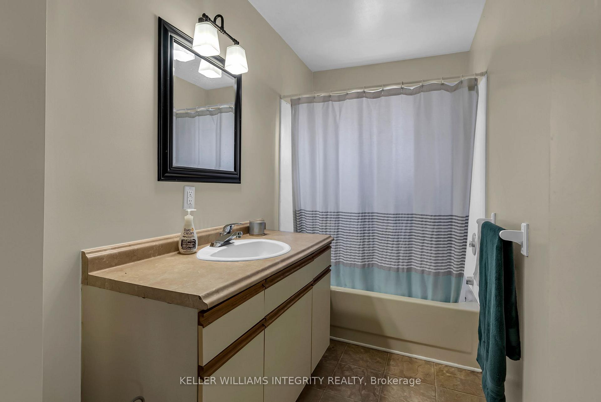 Photo 19 of 42 Kenyon Street E, North Glengarry, Alexandria — HOMEH