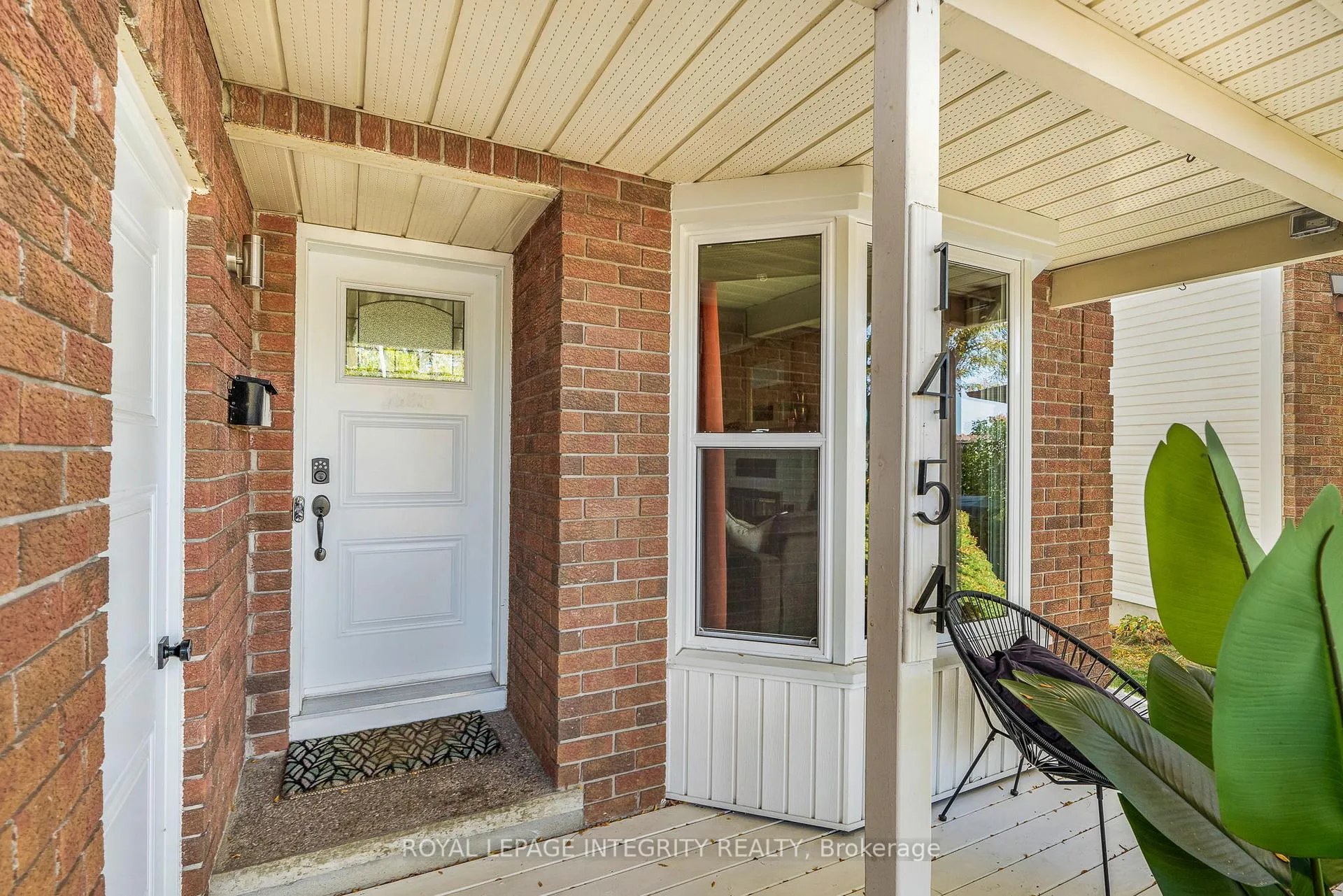 Photo 3 of 1454 Deavy Way, Ottawa, Bilberry Creek/Queenswood Heights — HOMEH