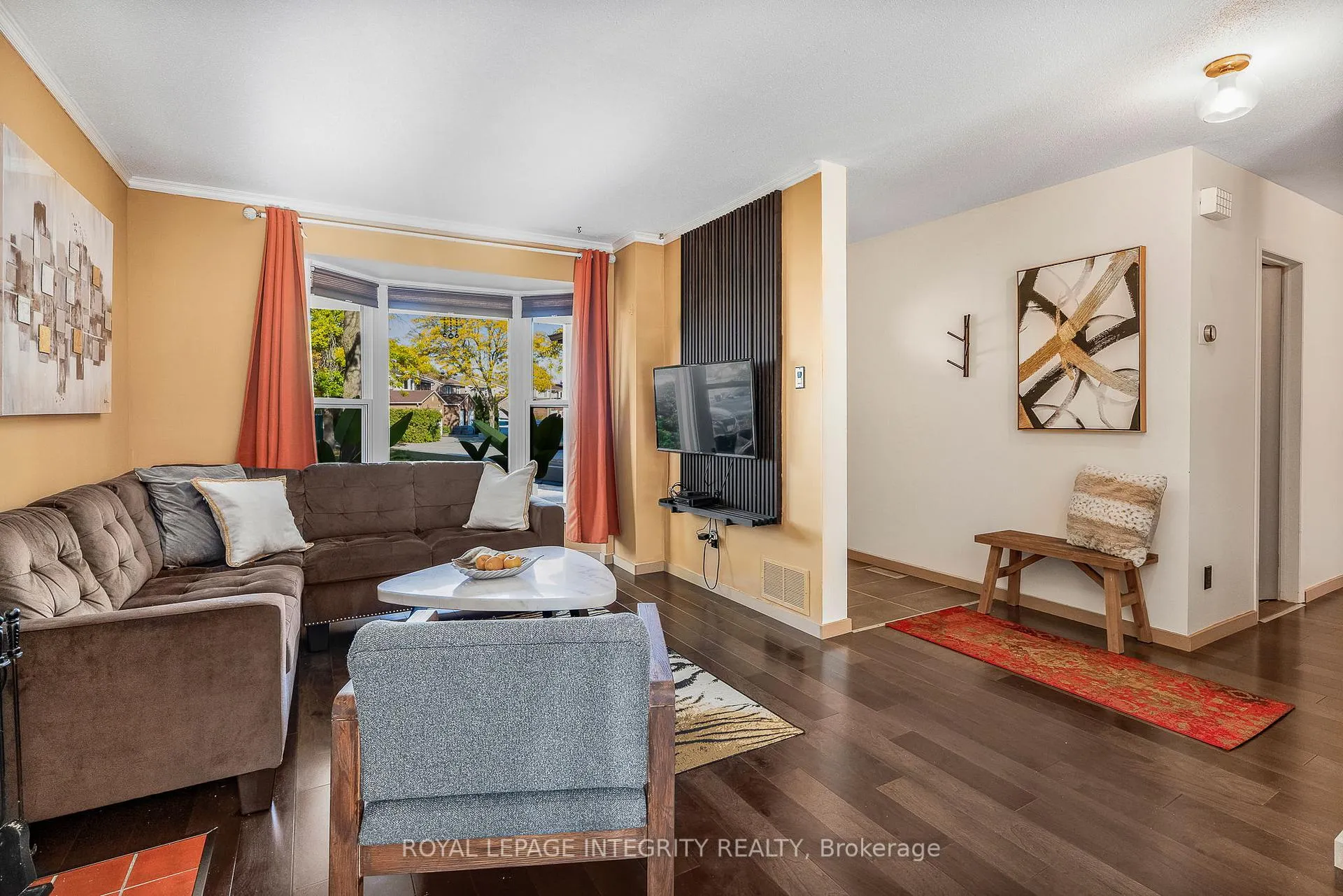 Photo 8 of 1454 Deavy Way, Ottawa, Bilberry Creek/Queenswood Heights — HOMEH