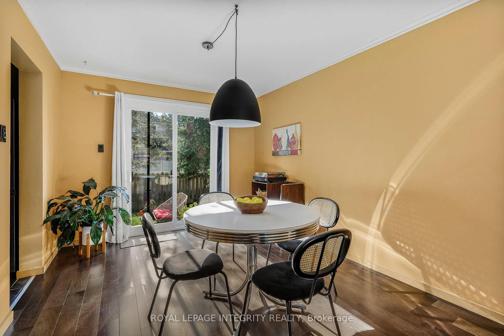 Photo 10 of 1454 Deavy Way, Ottawa, Bilberry Creek/Queenswood Heights — HOMEH
