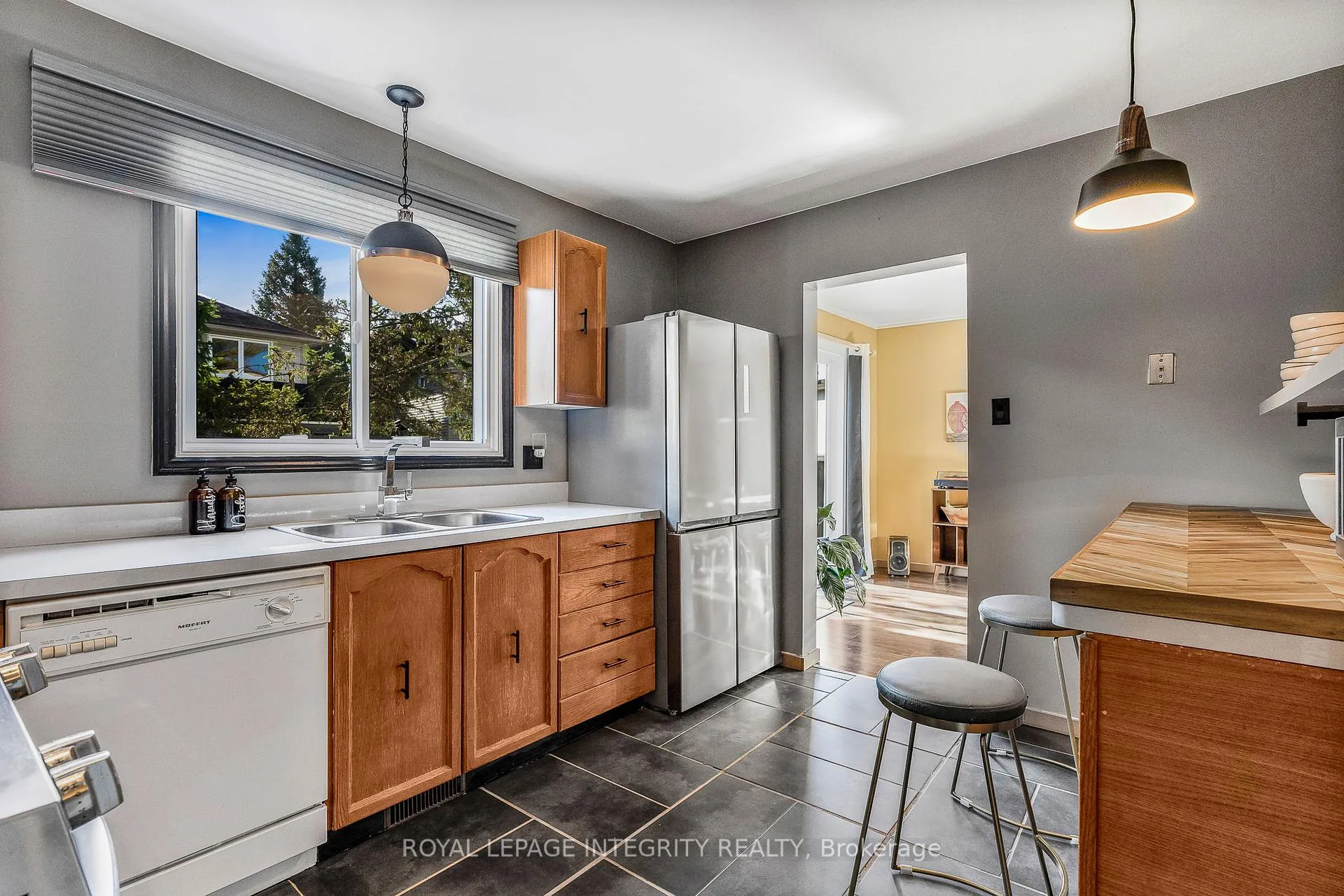 Photo 15 of 1454 Deavy Way, Ottawa, Bilberry Creek/Queenswood Heights — HOMEH