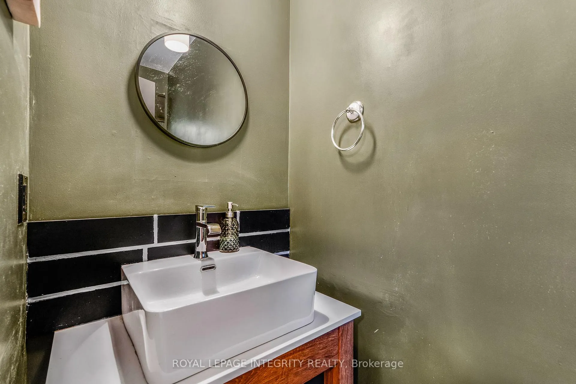 Photo 17 of 1454 Deavy Way, Ottawa, Bilberry Creek/Queenswood Heights — HOMEH