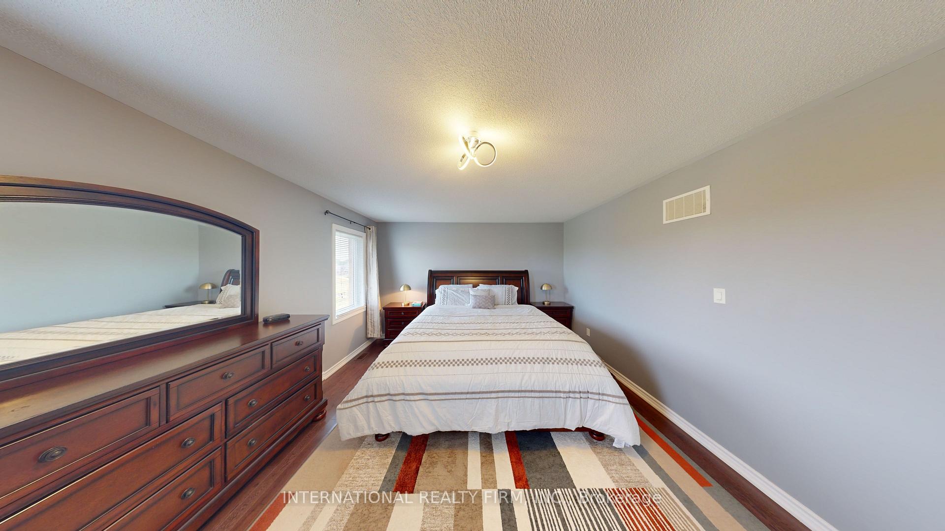 Photo 20 of 60 Strachan Trail, New Tecumseth, Beeton — HOMEH