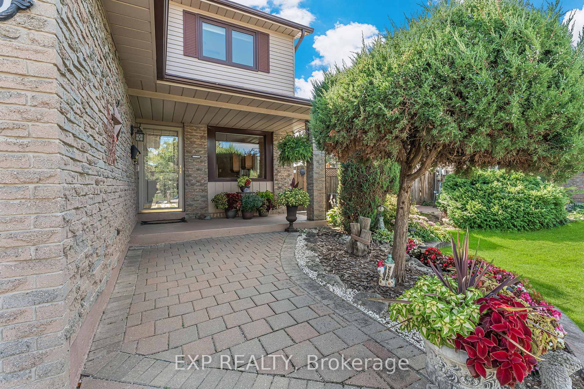 Photo 4 of 2930 Oslo Crescent, Mississauga, Meadowvale — HOMEH