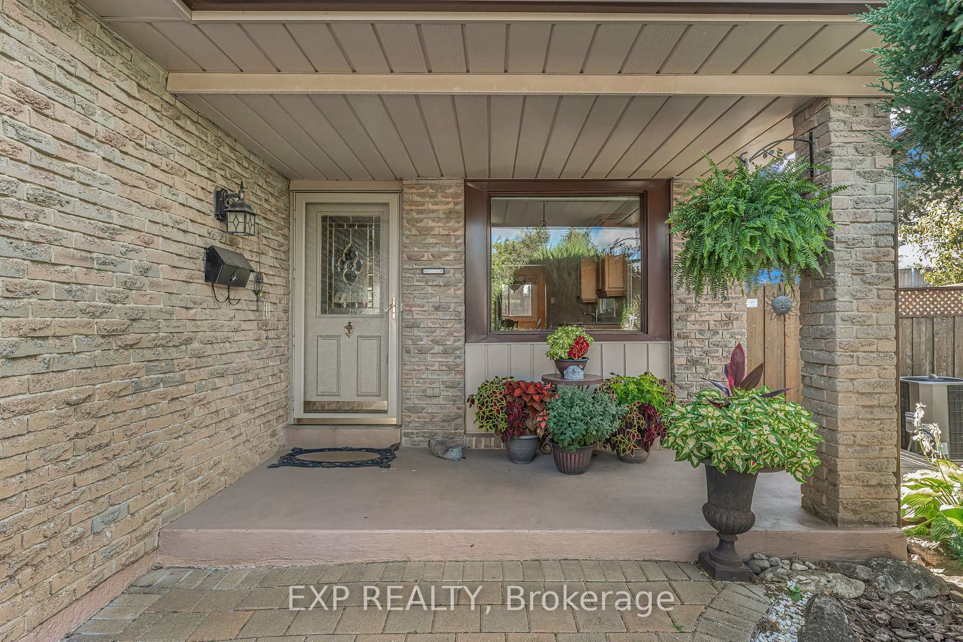 Photo 5 of 2930 Oslo Crescent, Mississauga, Meadowvale — HOMEH