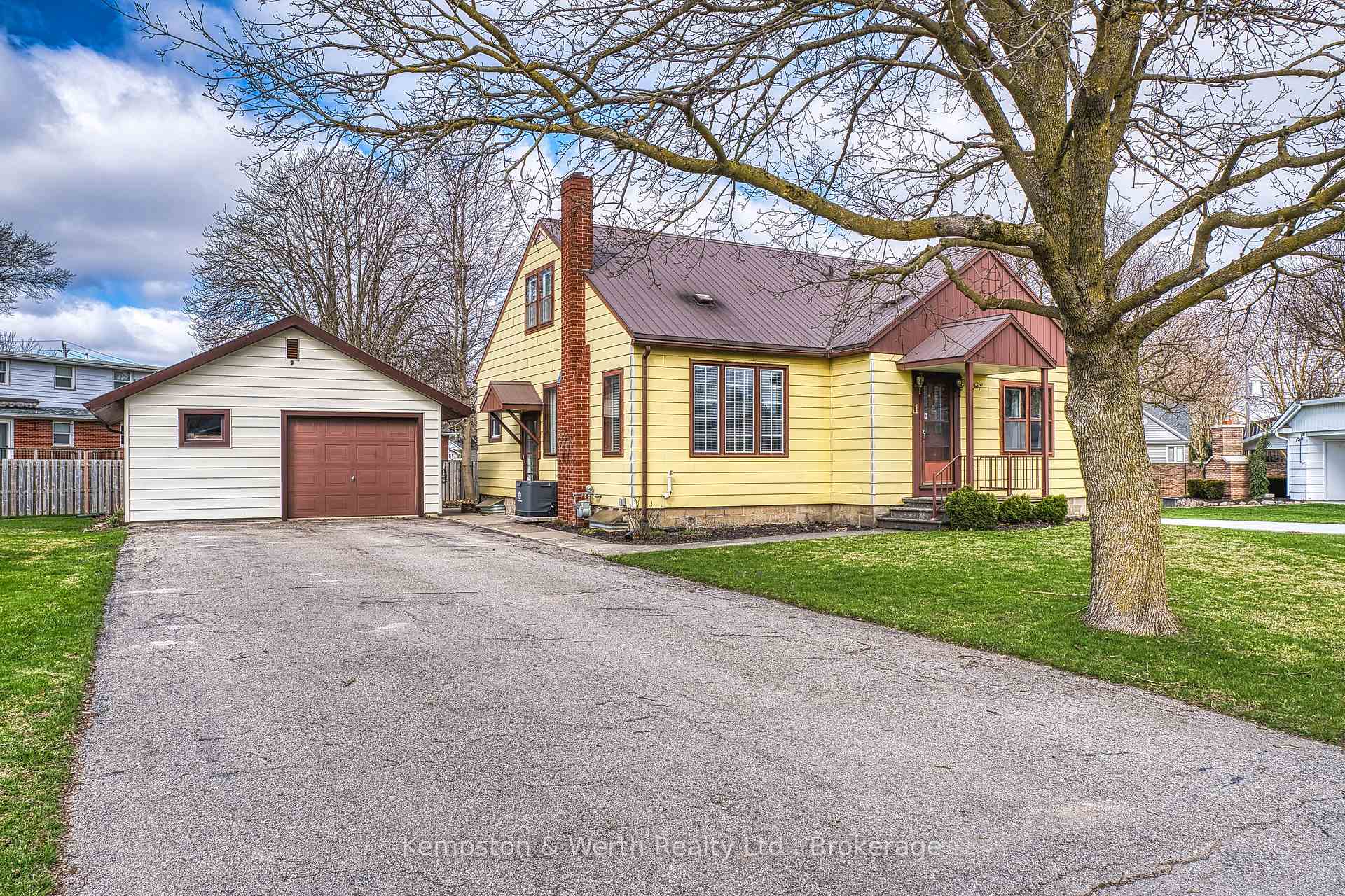 Photo 2 of 11 Churchill Drive, North Perth, Listowel — HOMEH