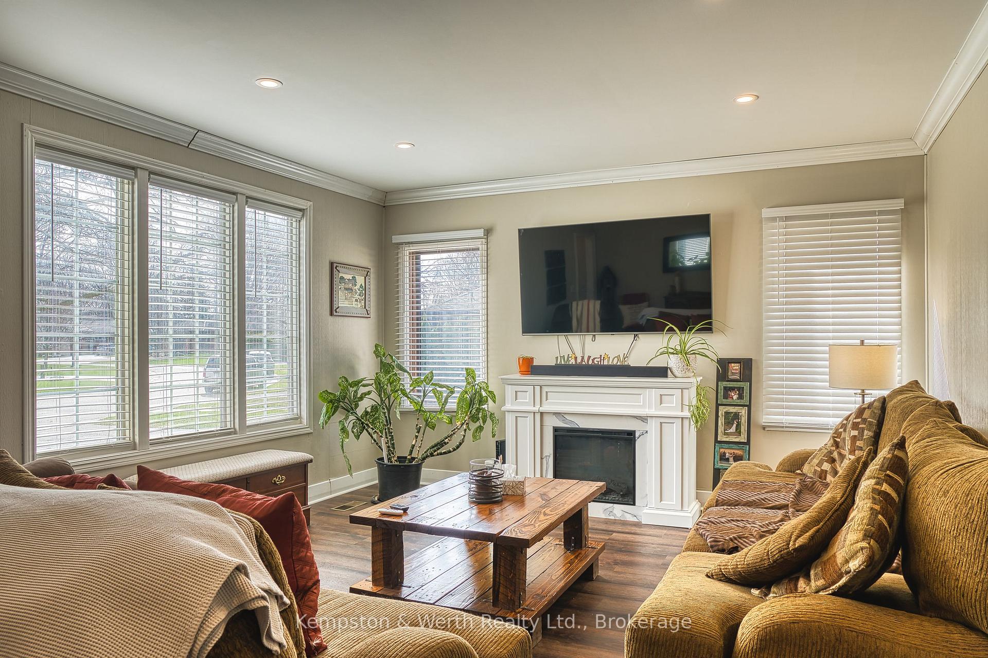 Photo 16 of 11 Churchill Drive, North Perth, Listowel — HOMEH