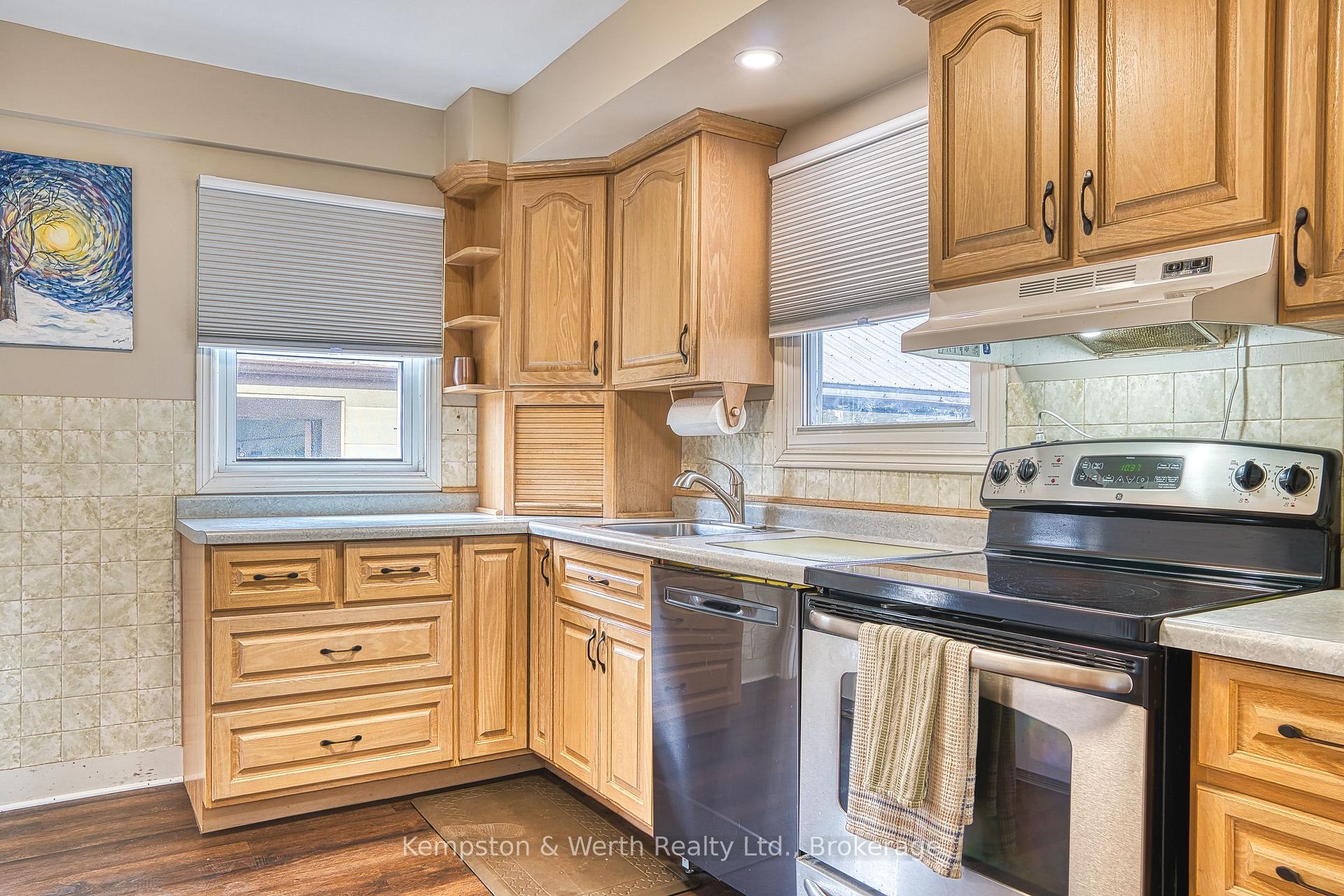 Photo 27 of 11 Churchill Drive, North Perth, Listowel — HOMEH