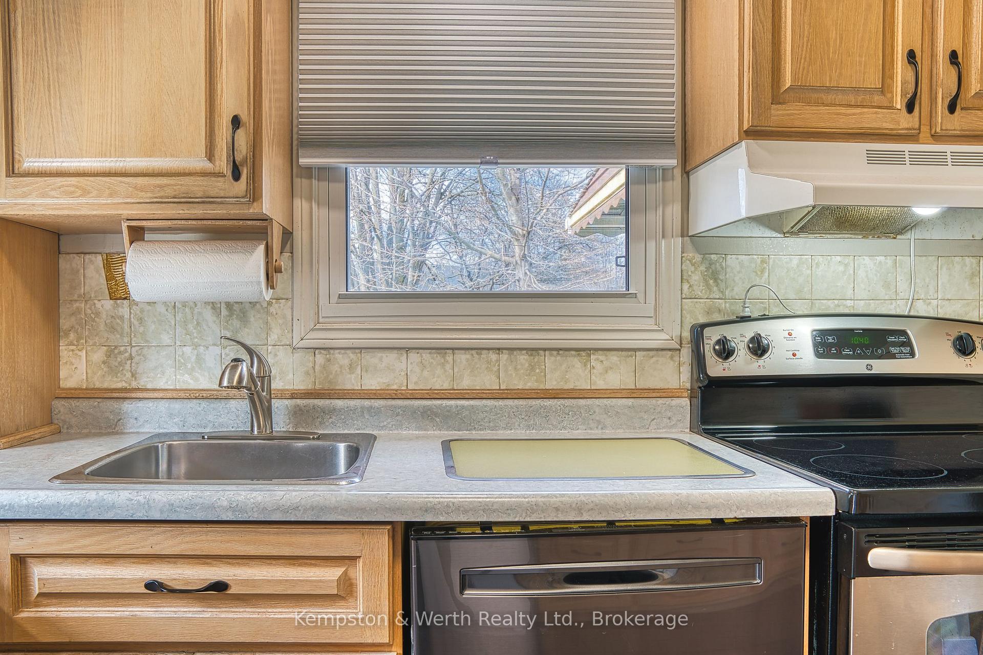 Photo 33 of 11 Churchill Drive, North Perth, Listowel — HOMEH
