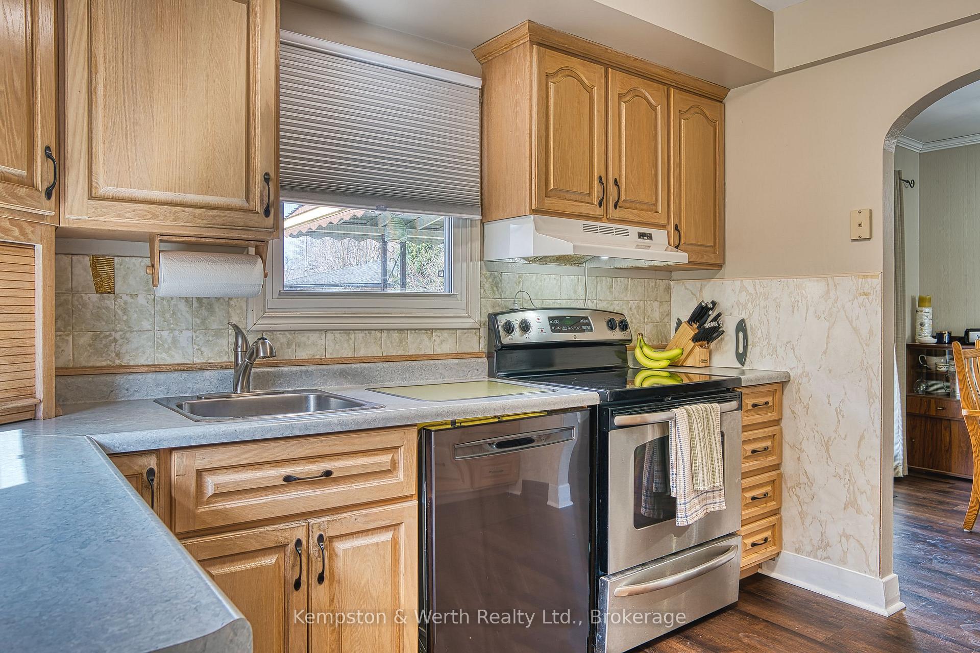 Photo 36 of 11 Churchill Drive, North Perth, Listowel — HOMEH