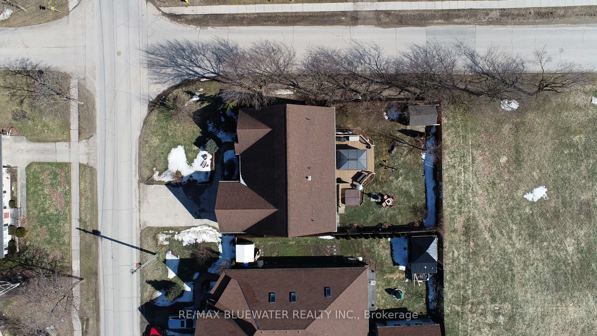 Photo 3 of 135 Mill Street, North Middlesex, Parkhill — HOMEH