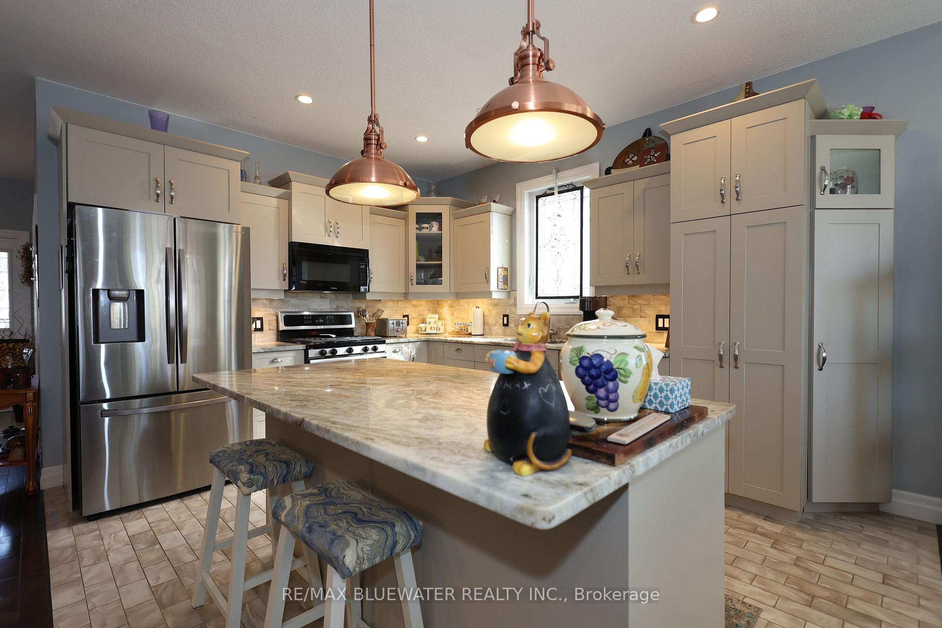 Photo 9 of 135 Mill Street, North Middlesex, Parkhill — HOMEH